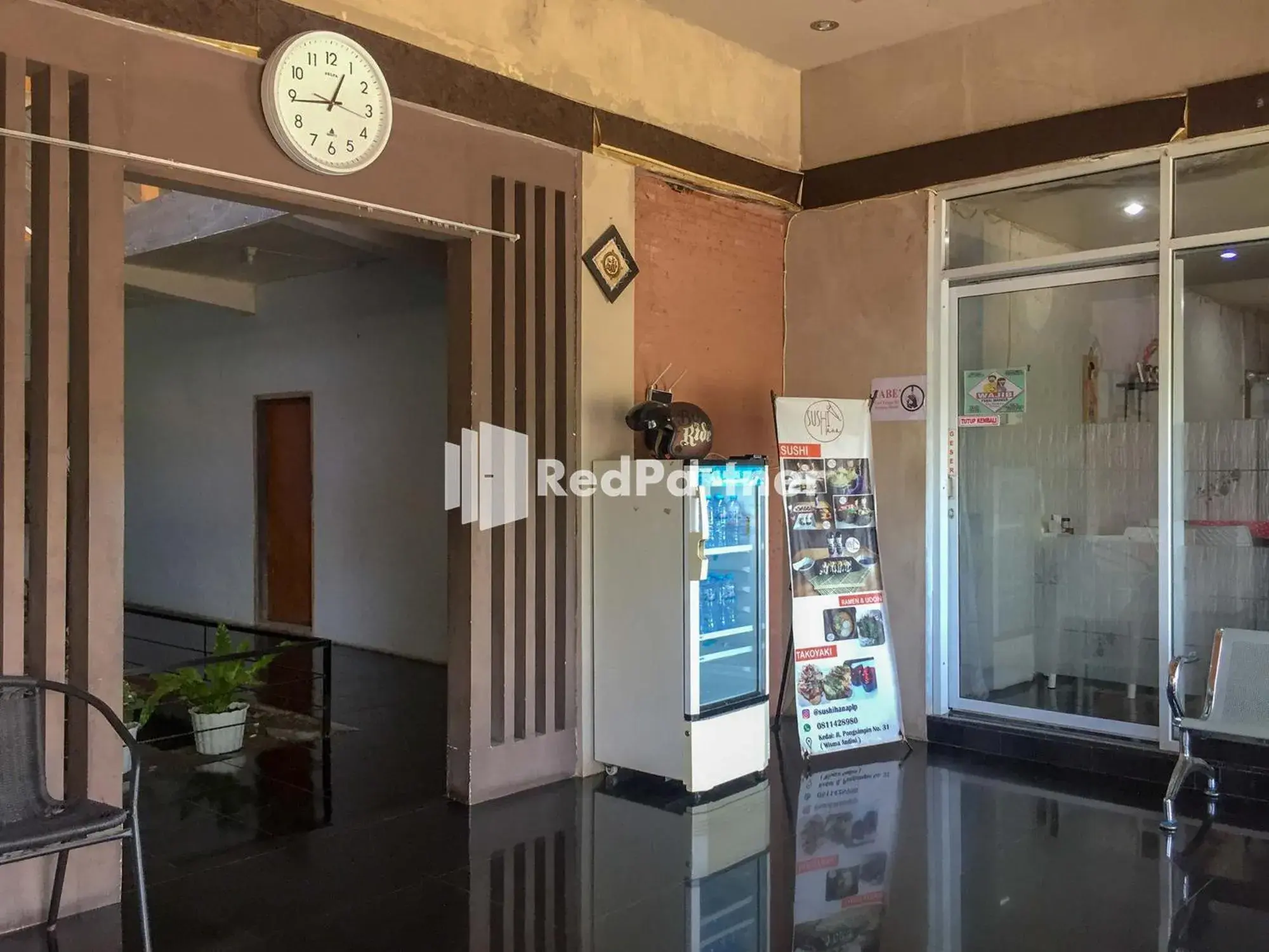 Facade/entrance in Wisma Andini Palopo RedPartner Facade/entrance in Wisma Andini Palopo RedPartner