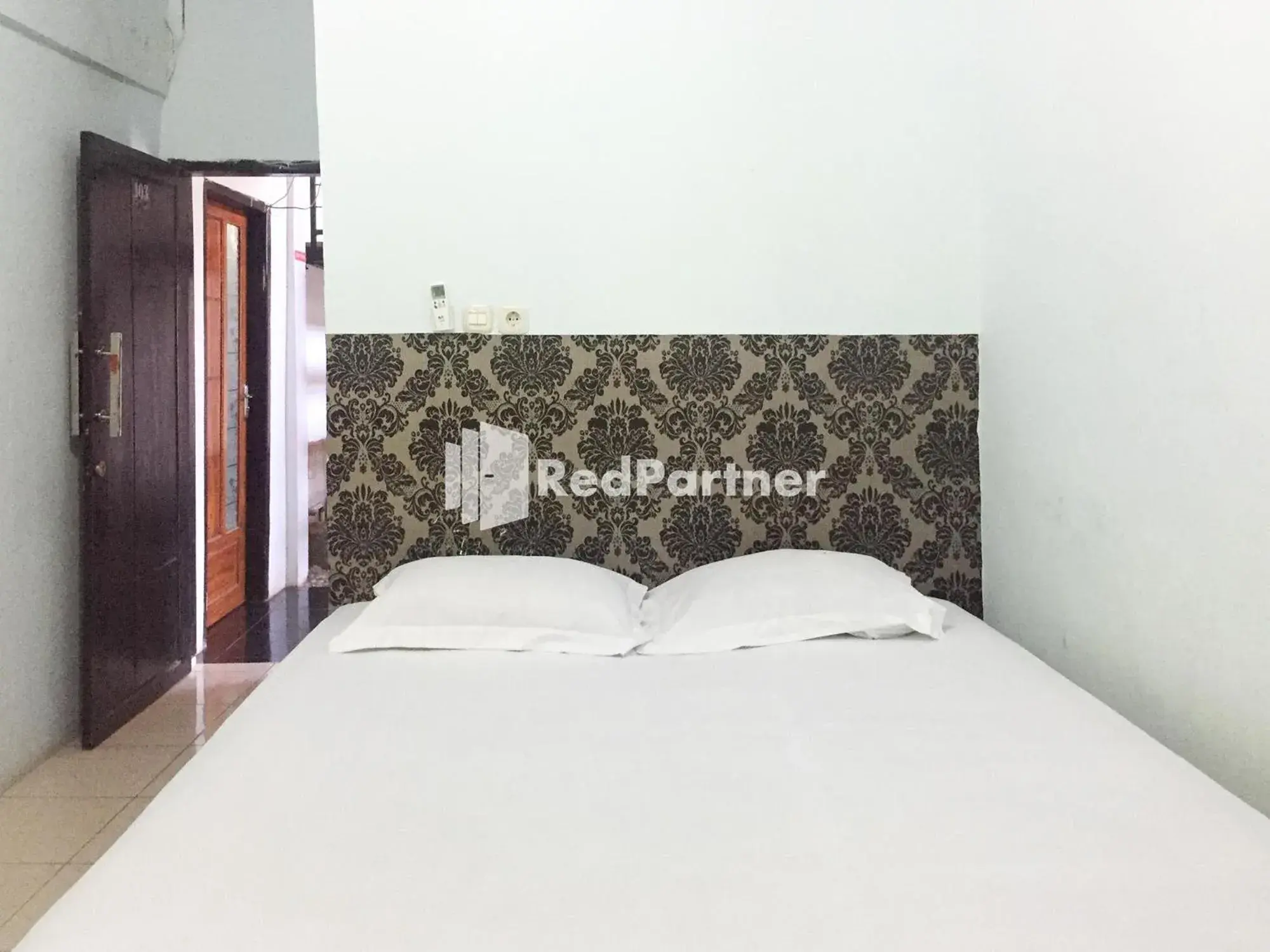 Bed in Wisma Andini Palopo RedPartner Bed in Wisma Andini Palopo RedPartner