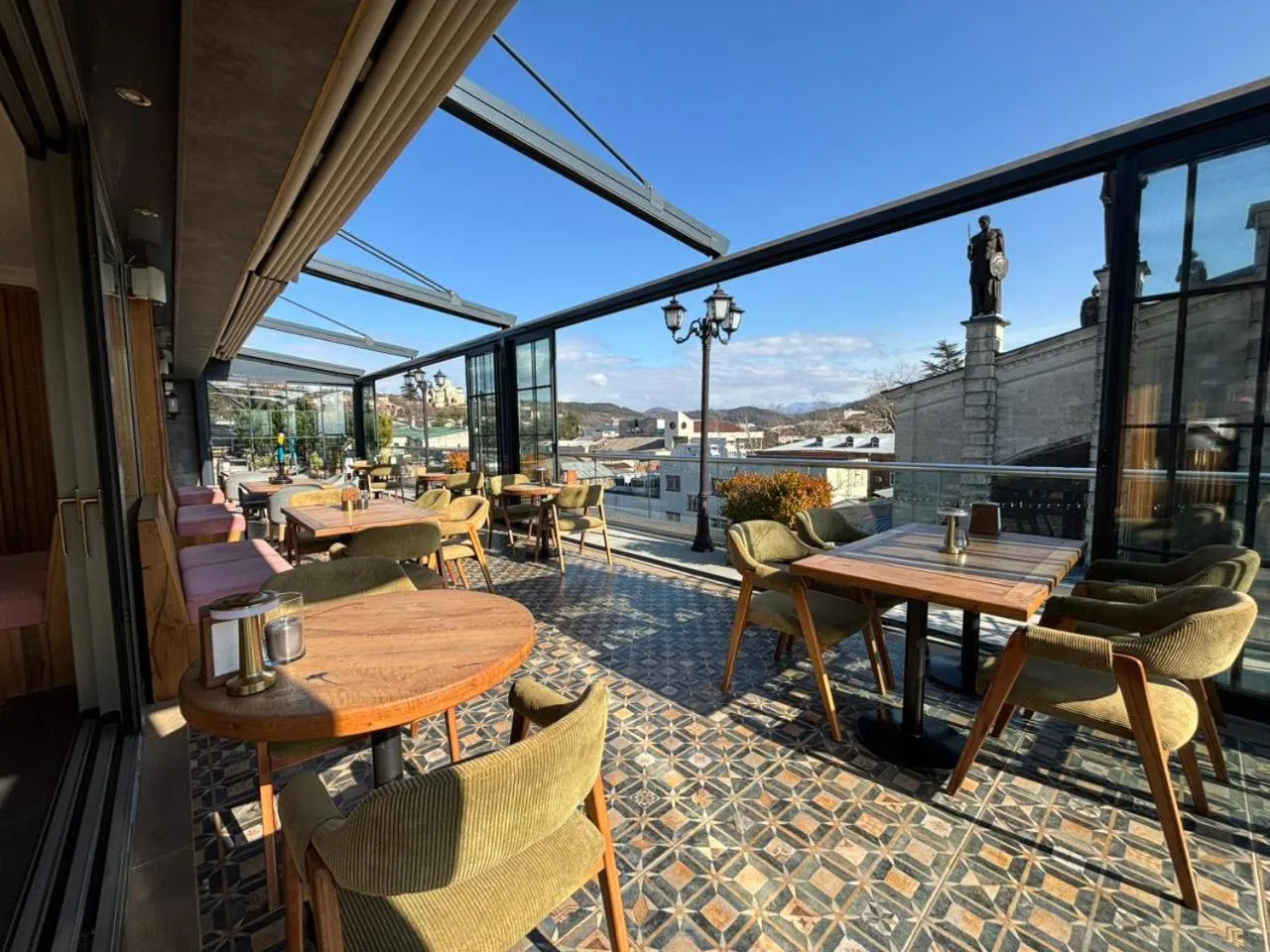 Restaurant/places to eat in Grand Opera Hotel