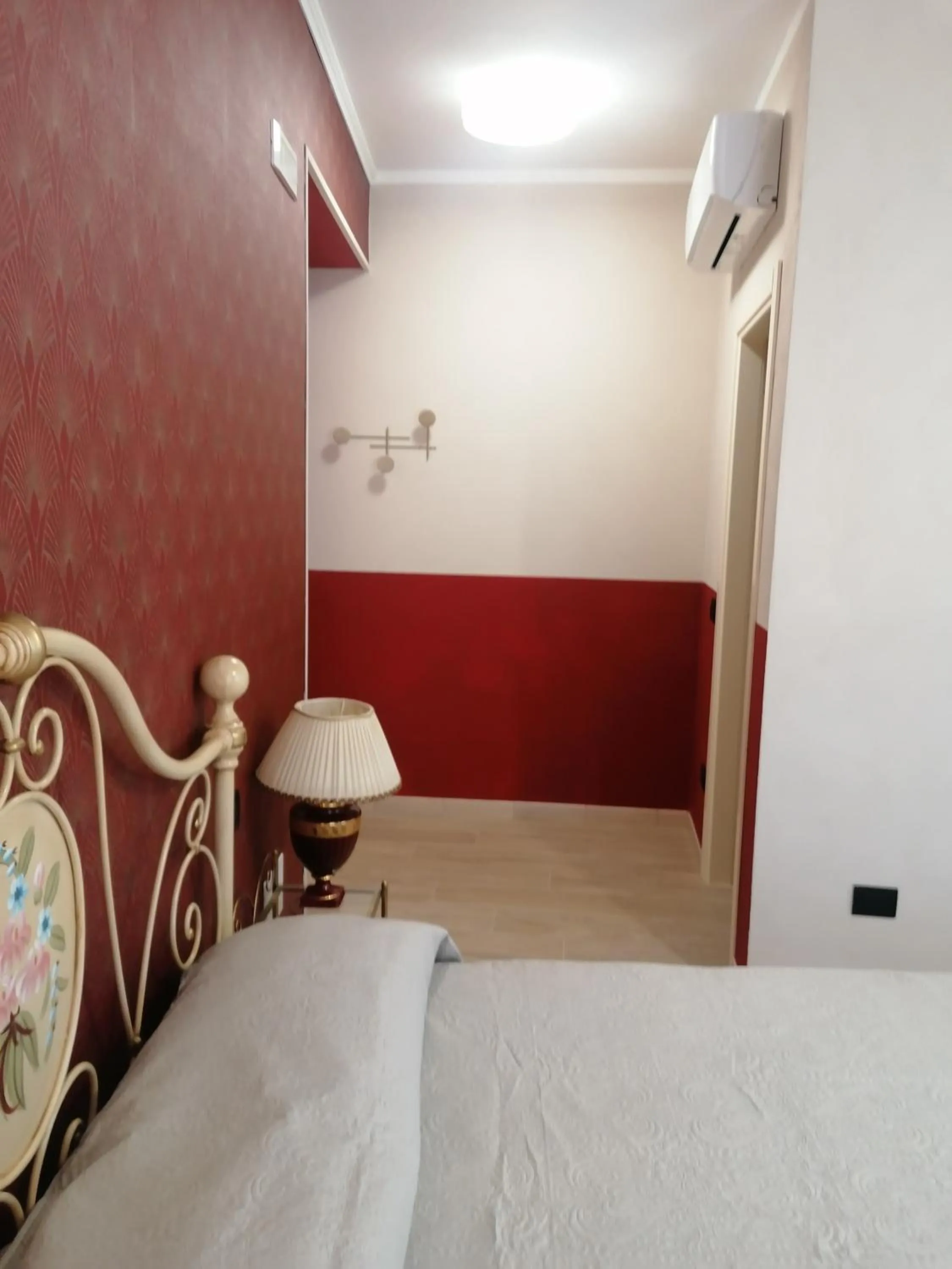 Bed in B&B VILLA PREZIOSA LAGO MAGGIORE