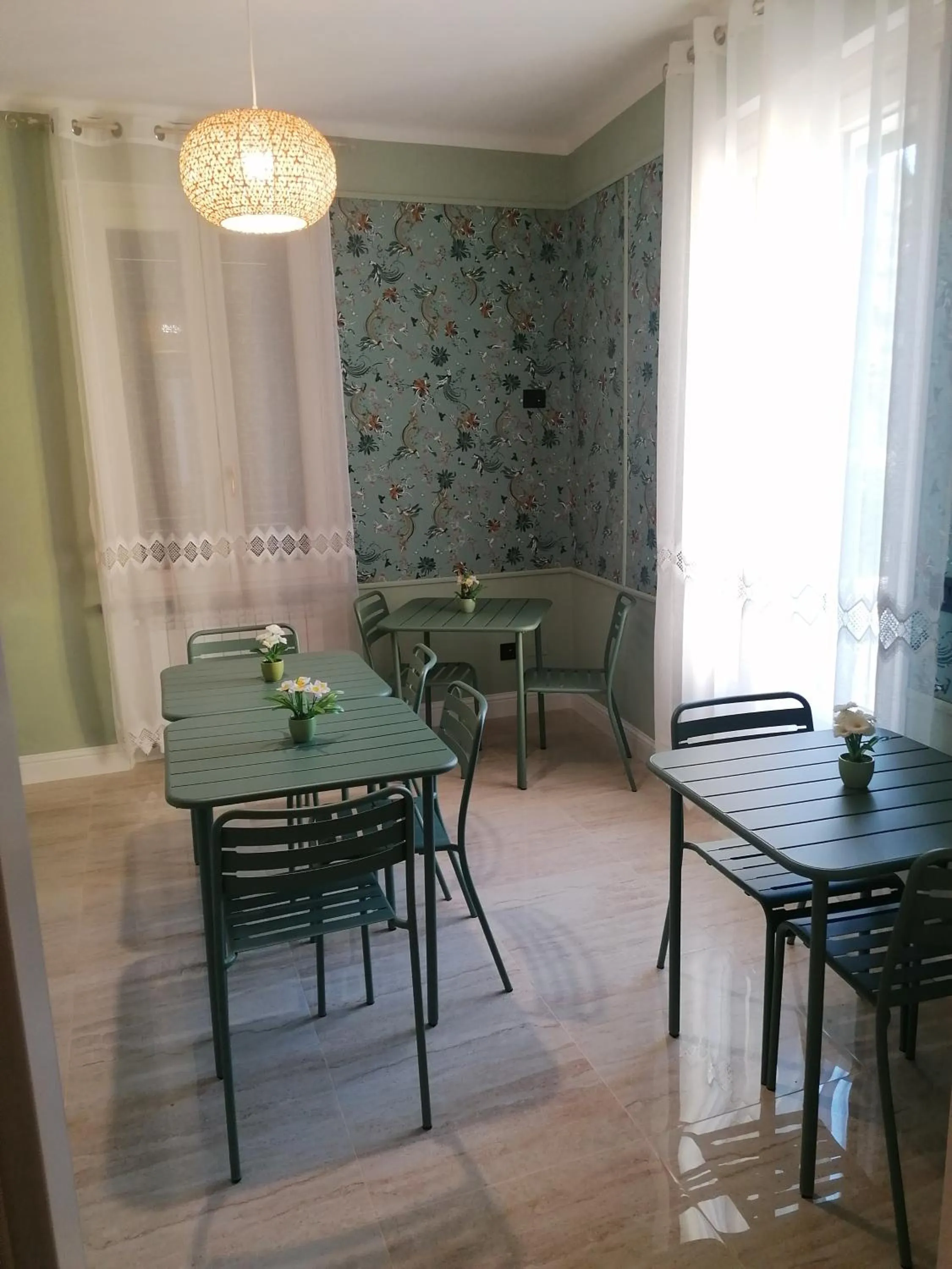 Dining area in B&B VILLA PREZIOSA LAGO MAGGIORE