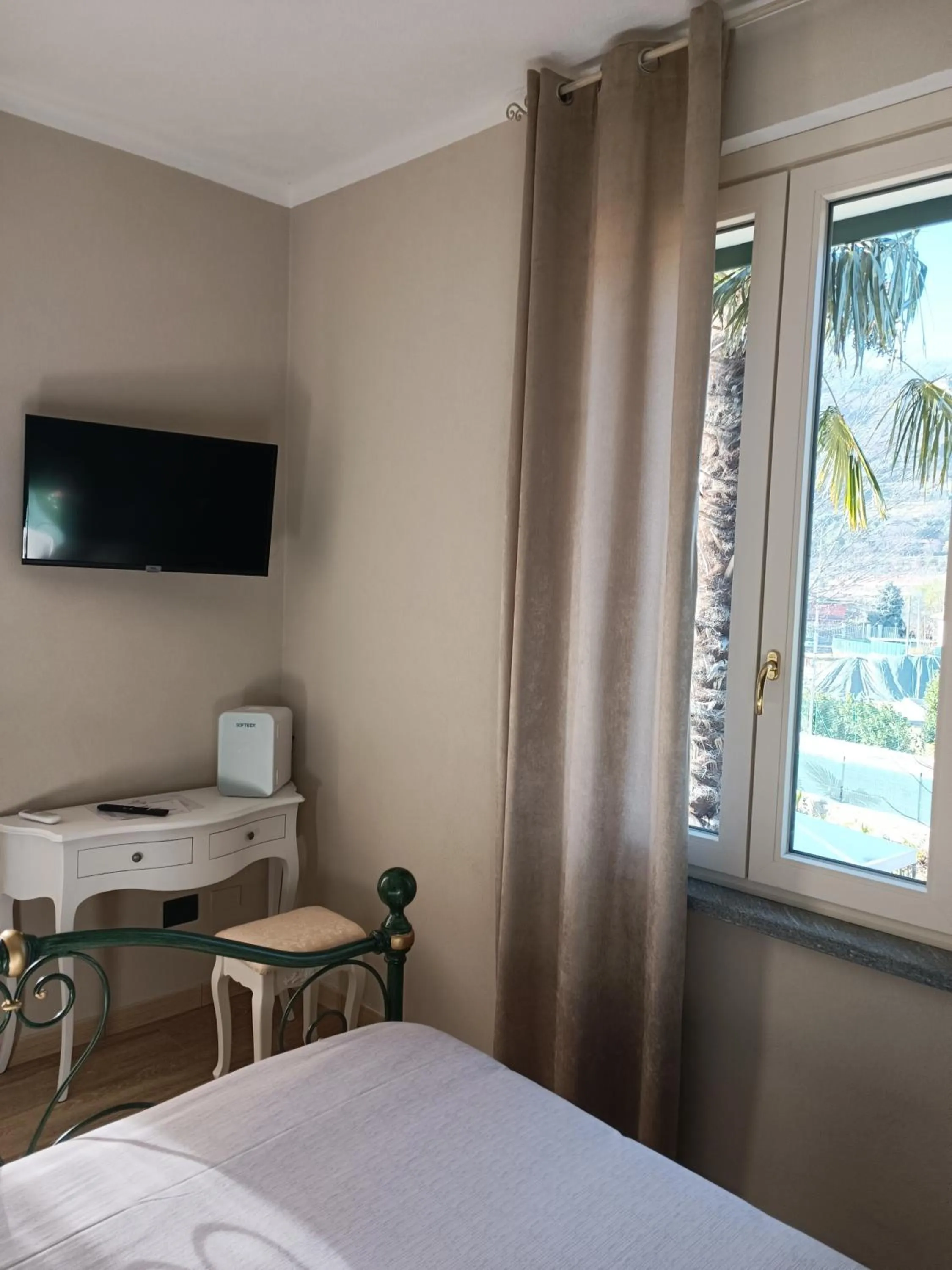 Bed in B&B VILLA PREZIOSA LAGO MAGGIORE