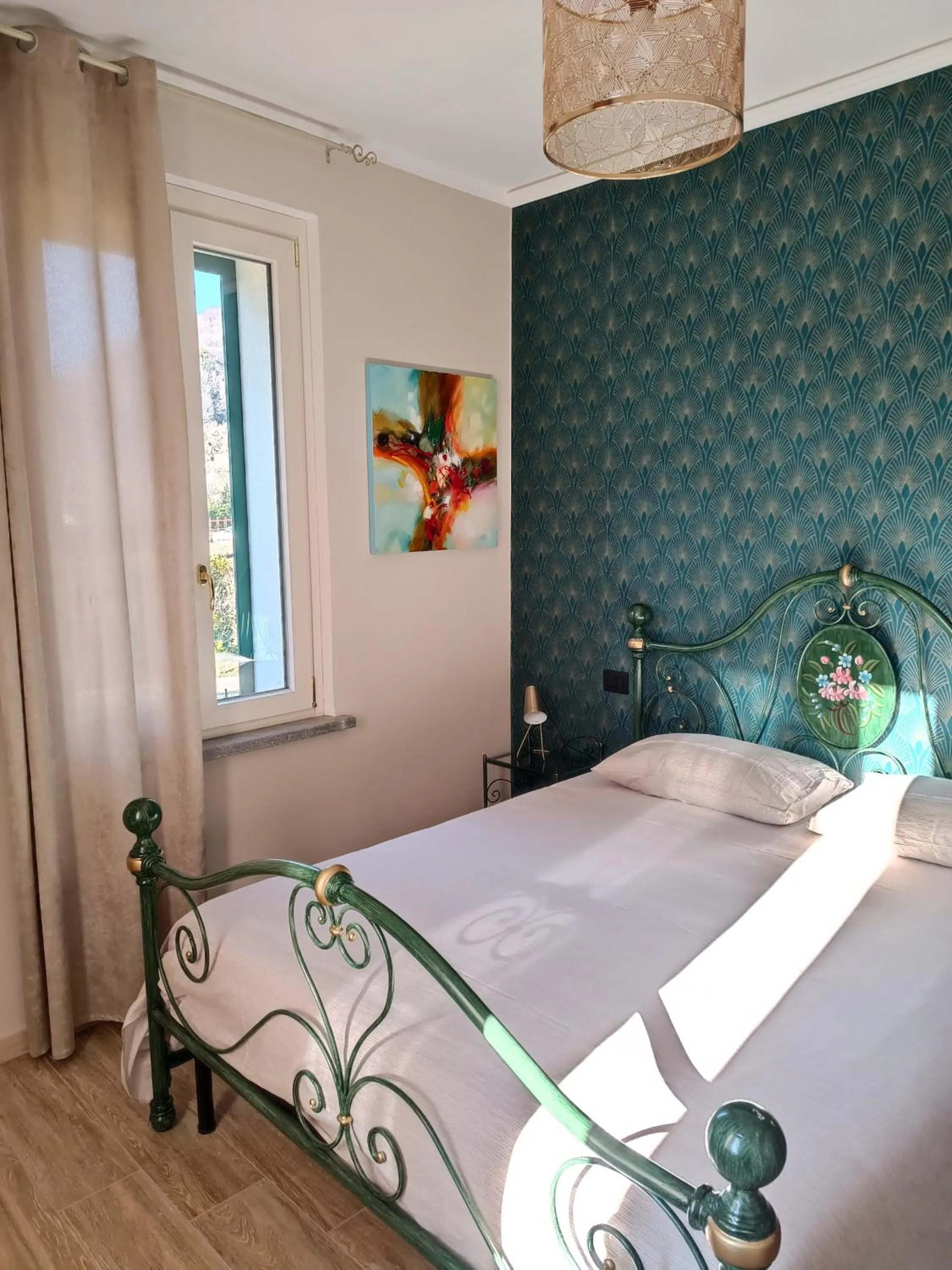 Bed in B&B VILLA PREZIOSA LAGO MAGGIORE