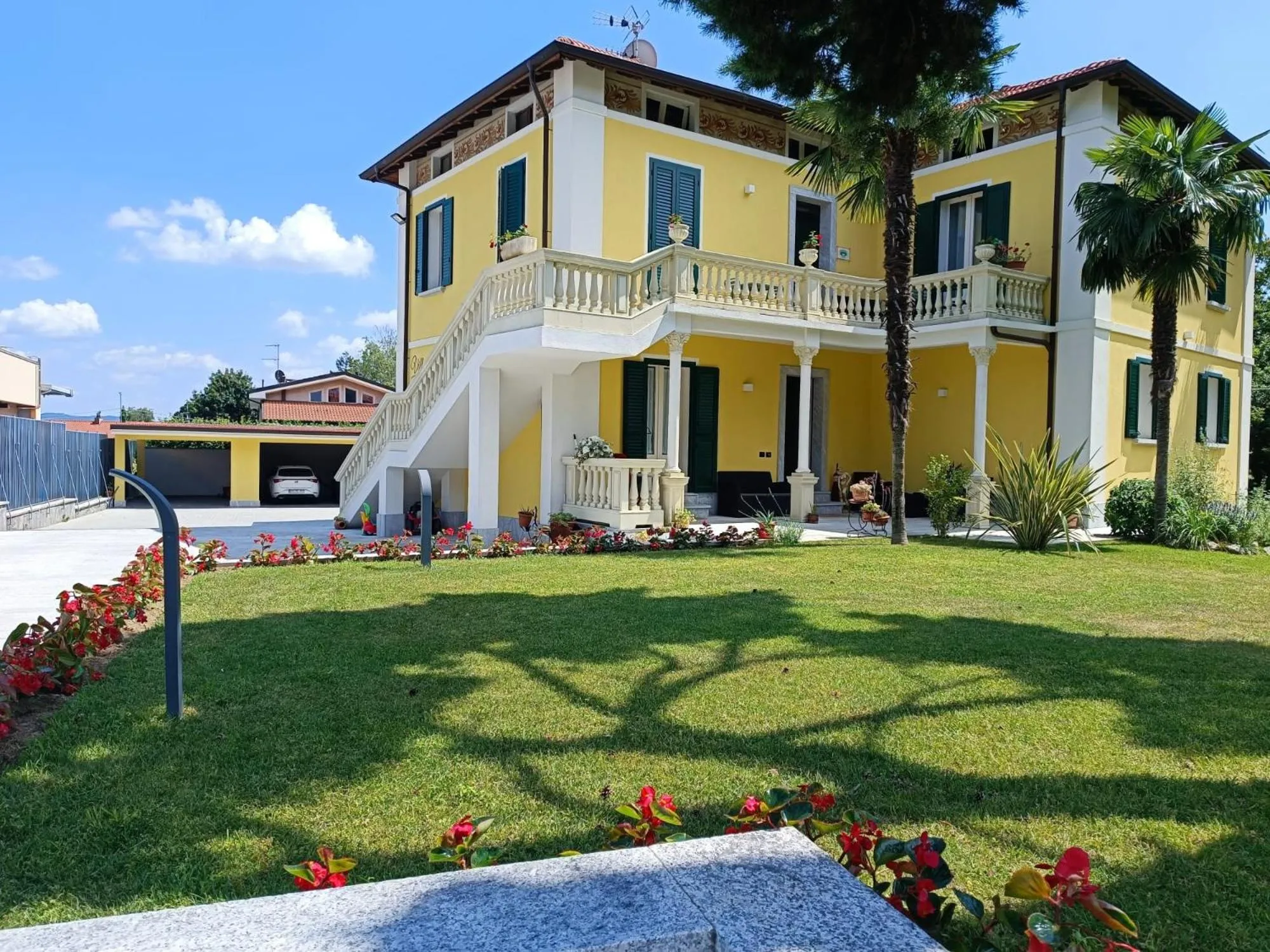 Property building in B&B VILLA PREZIOSA LAGO MAGGIORE