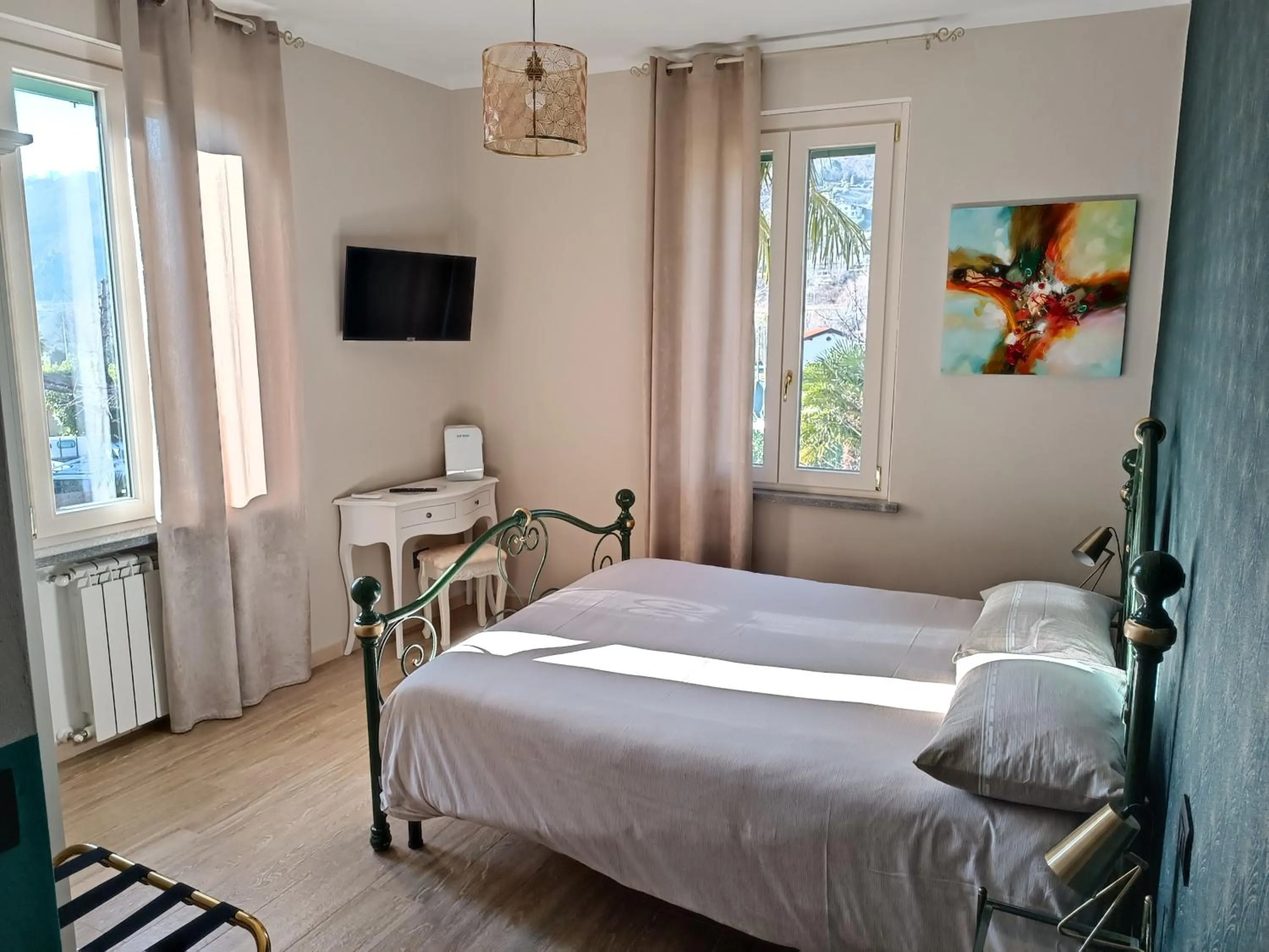 Bed in B&B VILLA PREZIOSA LAGO MAGGIORE