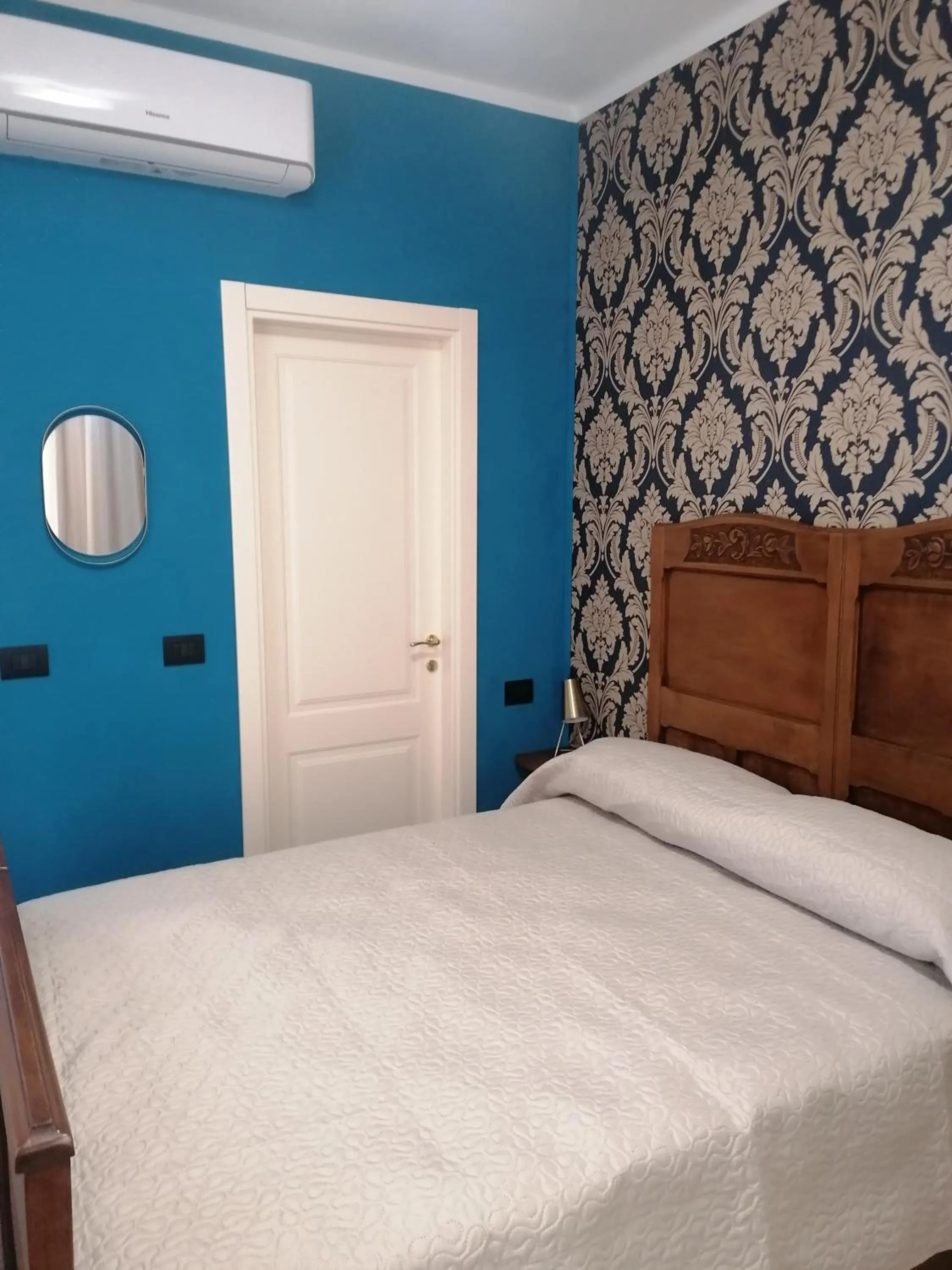 Bed in B&B VILLA PREZIOSA LAGO MAGGIORE