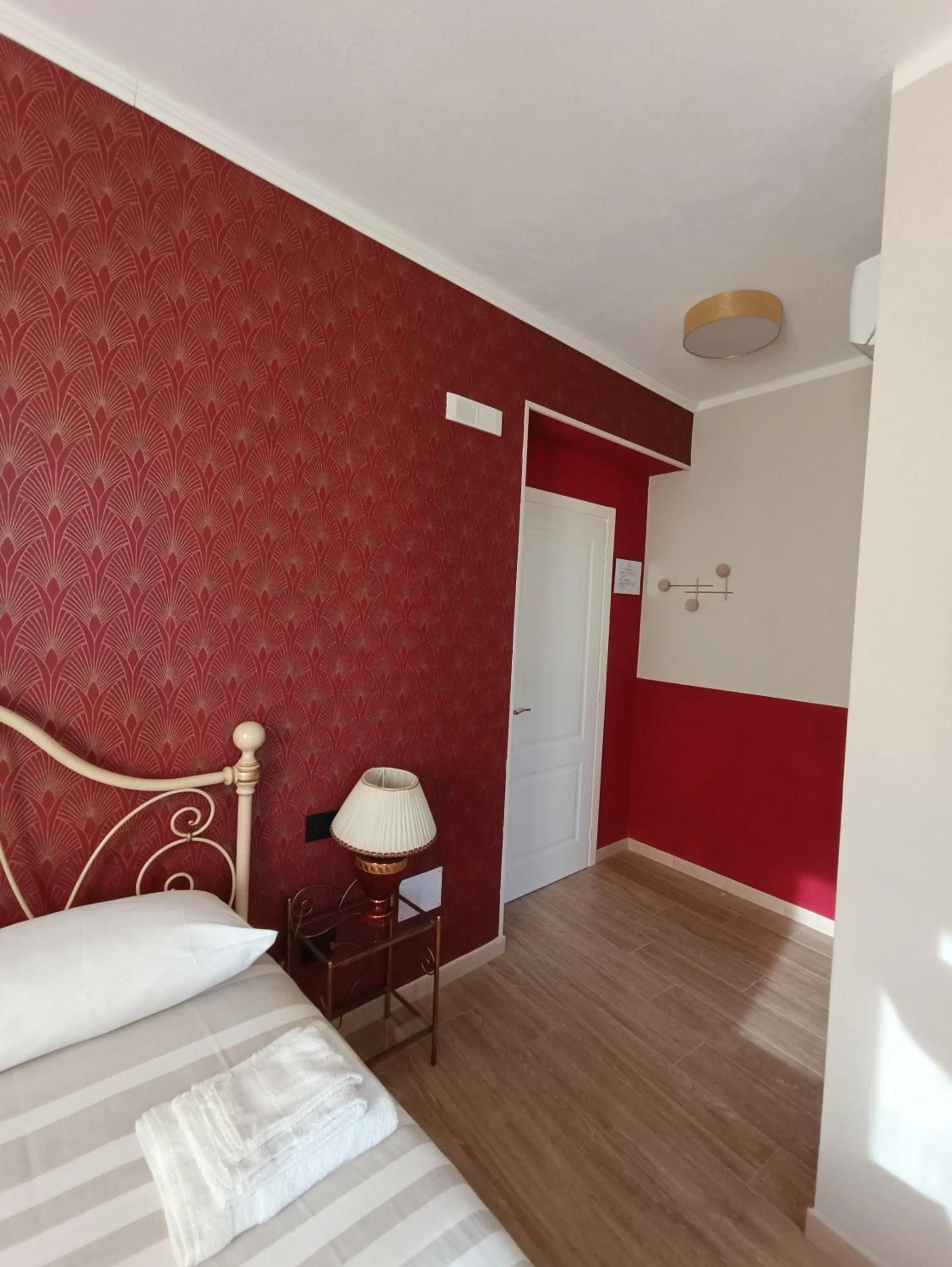 Bed in B&B VILLA PREZIOSA LAGO MAGGIORE