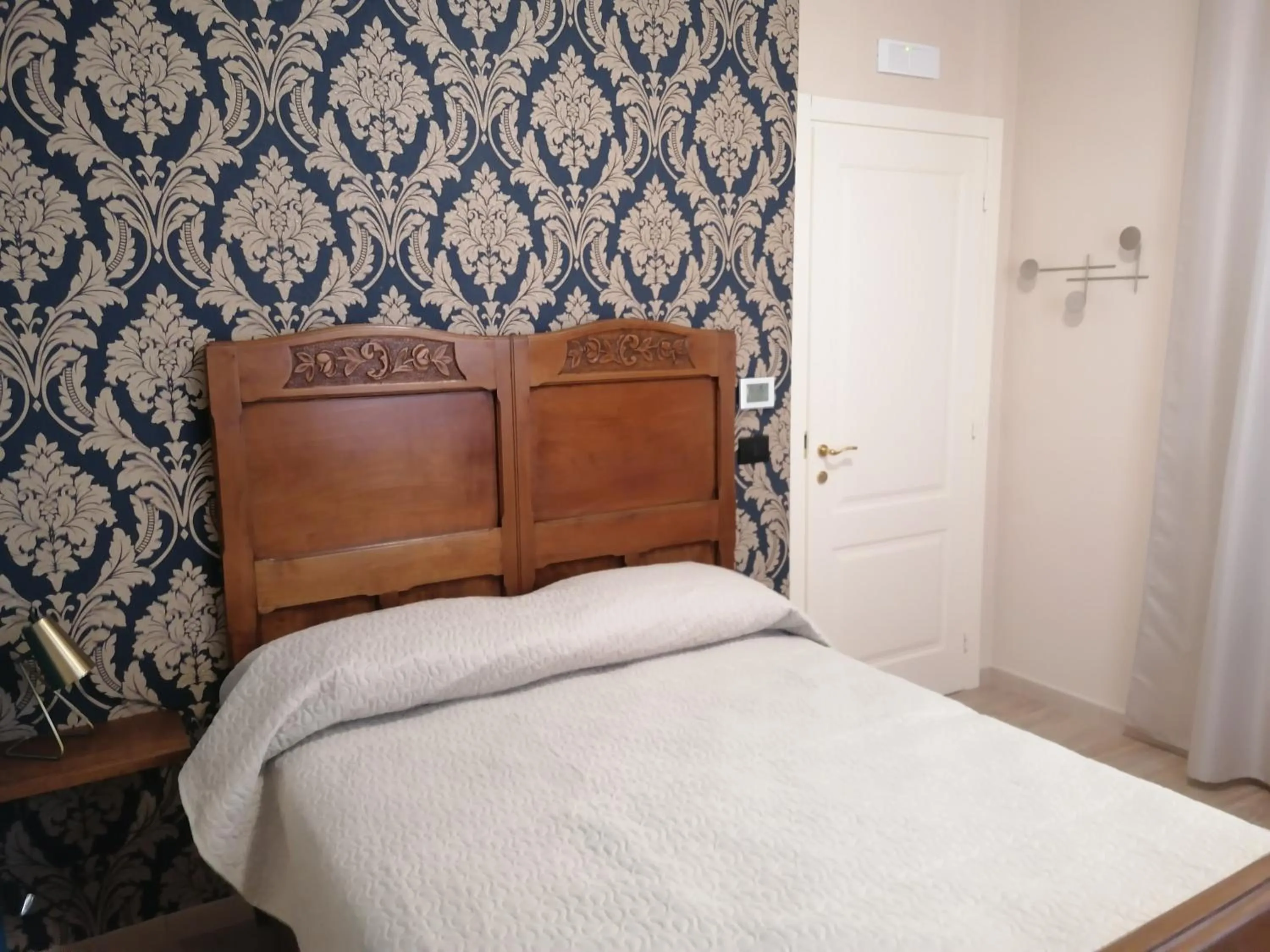 Bed in B&B VILLA PREZIOSA LAGO MAGGIORE