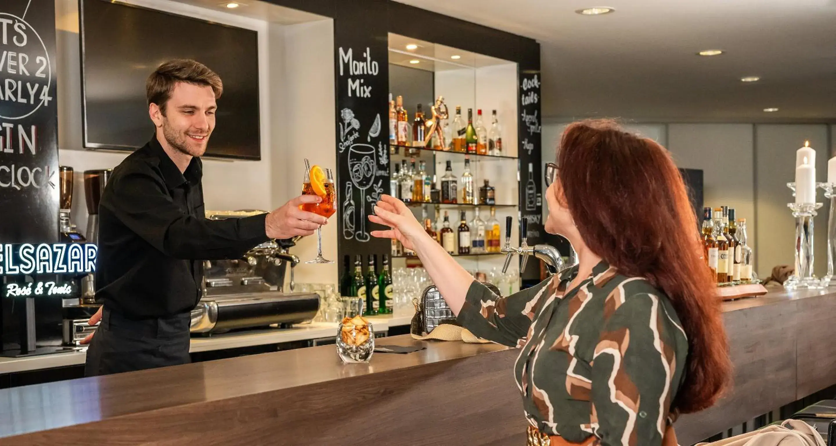 Lounge or bar in Victor's Residenz-Hotel München Lounge or bar in Victor's Residenz-Hotel München