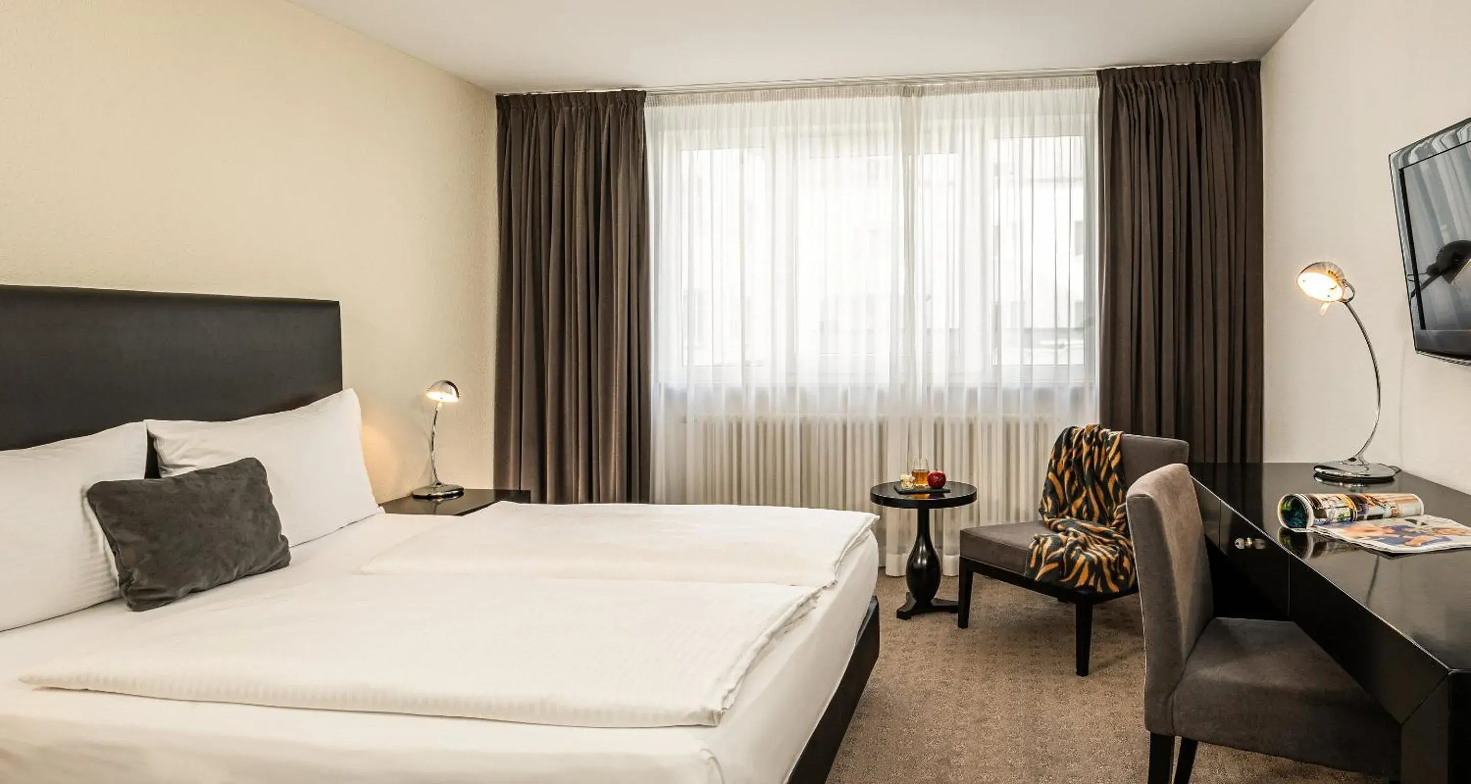 Photo of the whole room, Bed in Victor's Residenz-Hotel München Photo of the whole room, Bed in Victor's Residenz-Hotel München