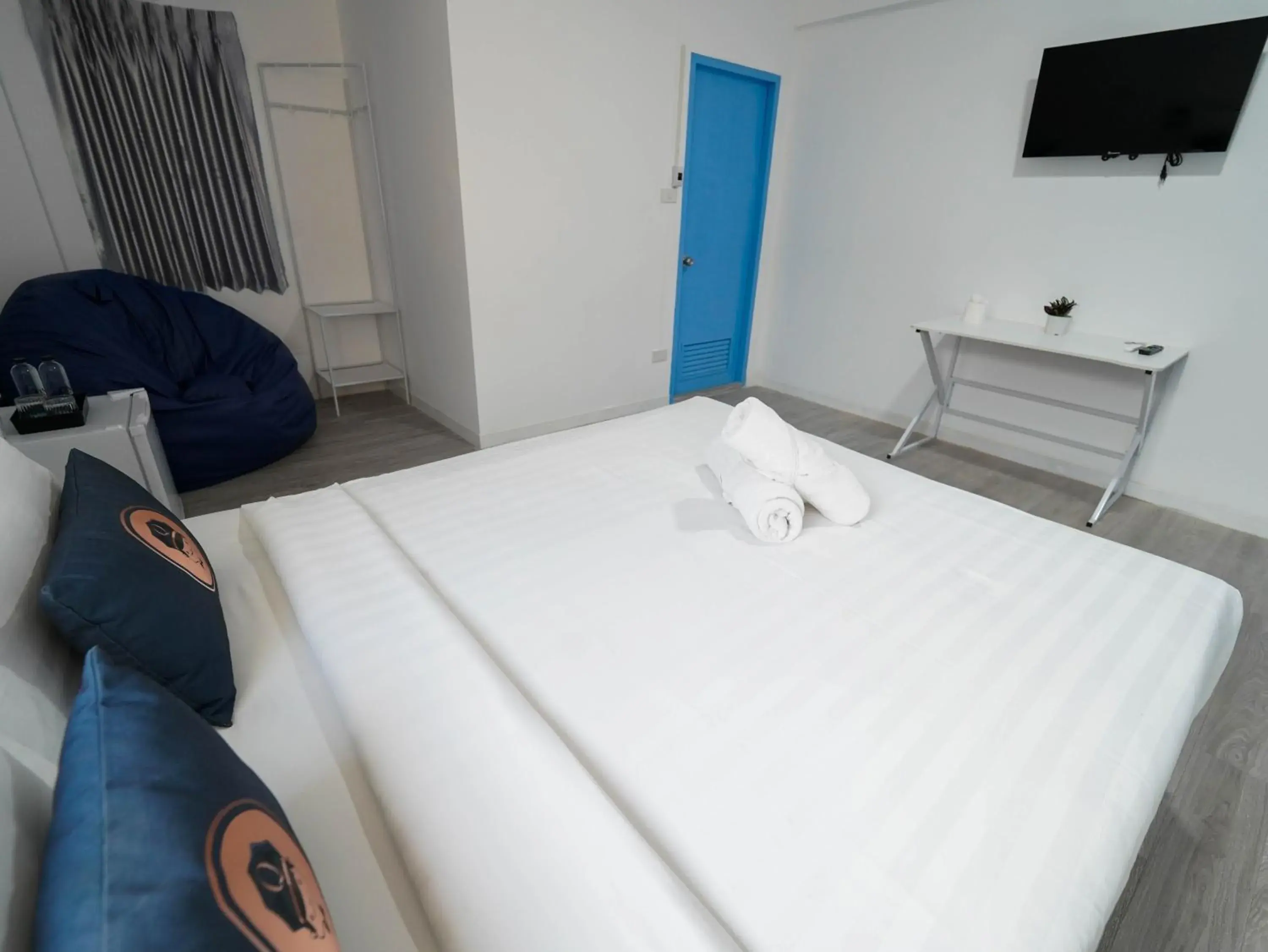 Bed in RoomQuest North Pattaya Light Collection Bed in RoomQuest North Pattaya Light Collection