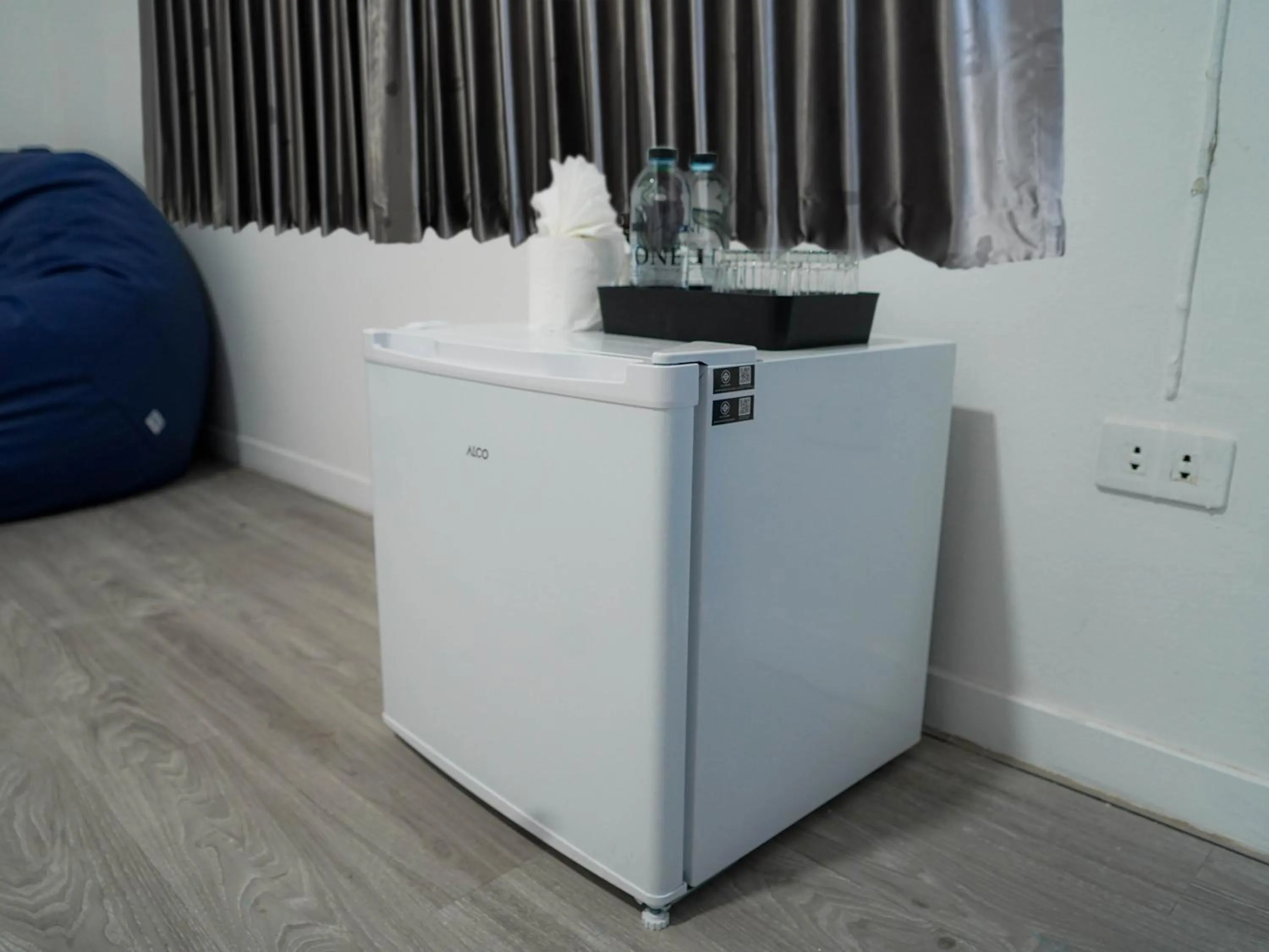 hair dresser in RoomQuest North Pattaya Light Collection