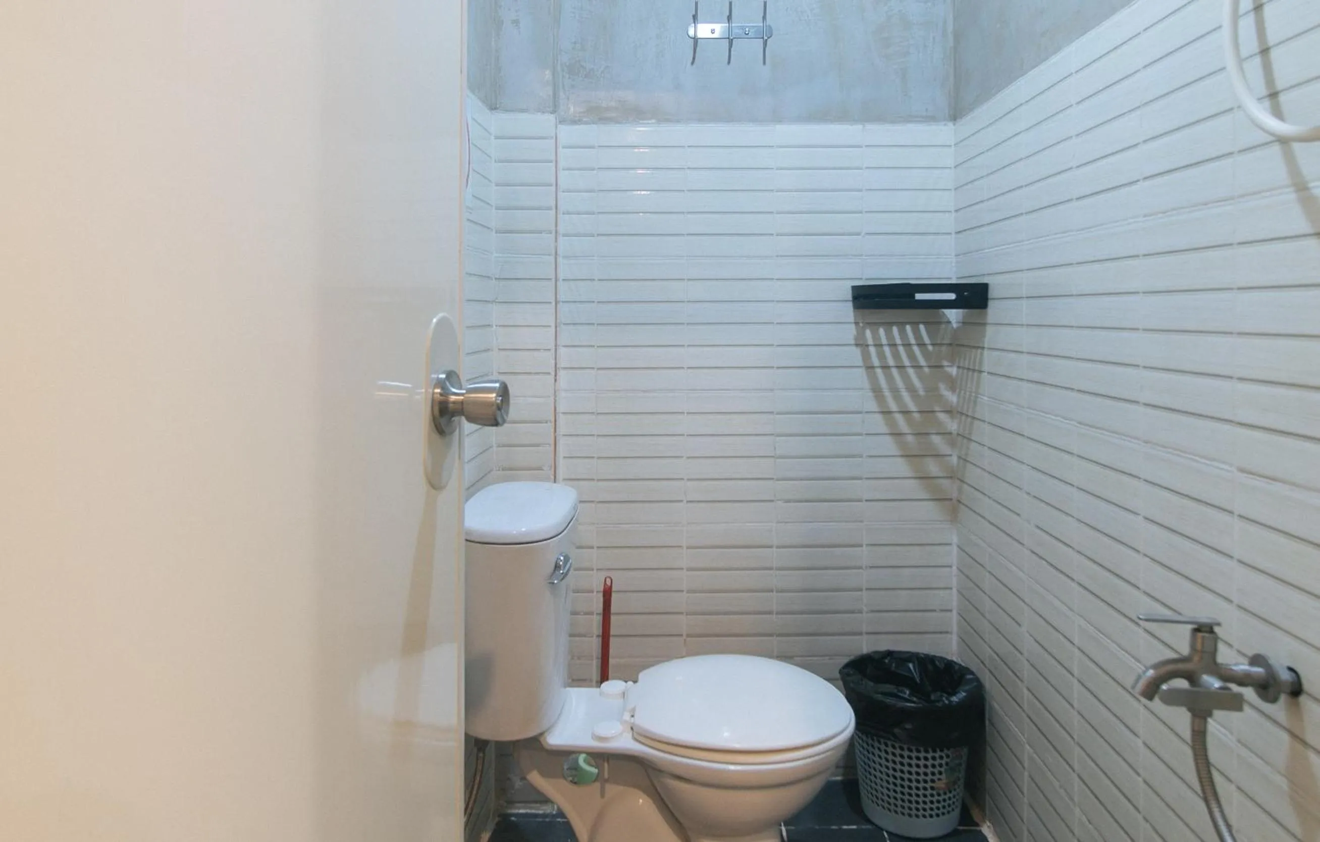 Shower in RedDoorz at MBB Room NAIA 2