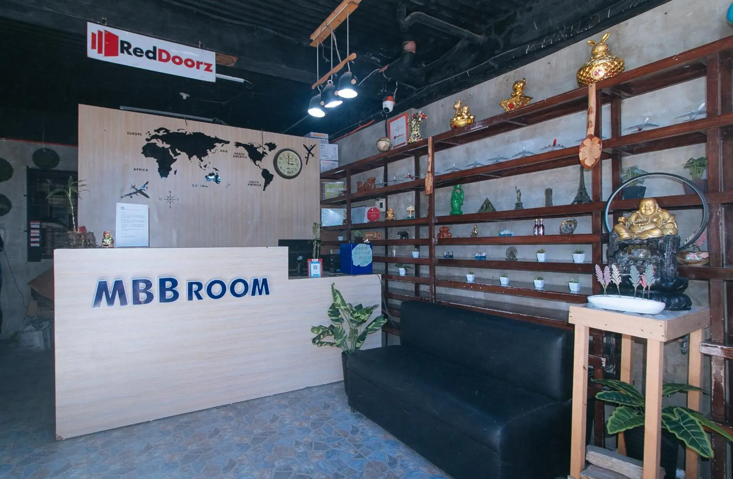 Lobby or reception in RedDoorz at MBB Room NAIA 2 Lobby or reception in RedDoorz at MBB Room NAIA 2