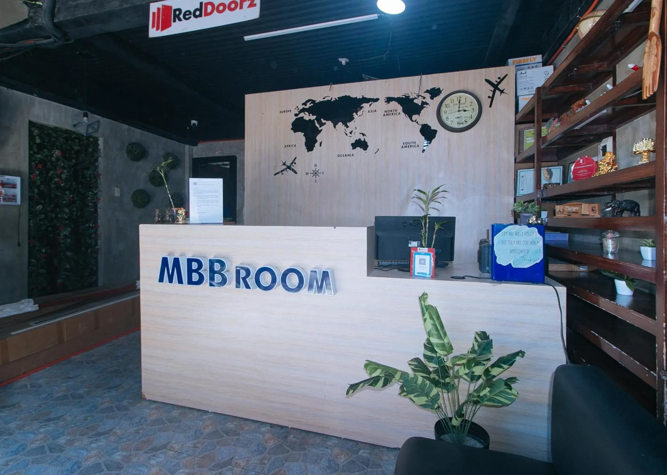 Lobby or reception in RedDoorz at MBB Room NAIA 2 Lobby or reception in RedDoorz at MBB Room NAIA 2