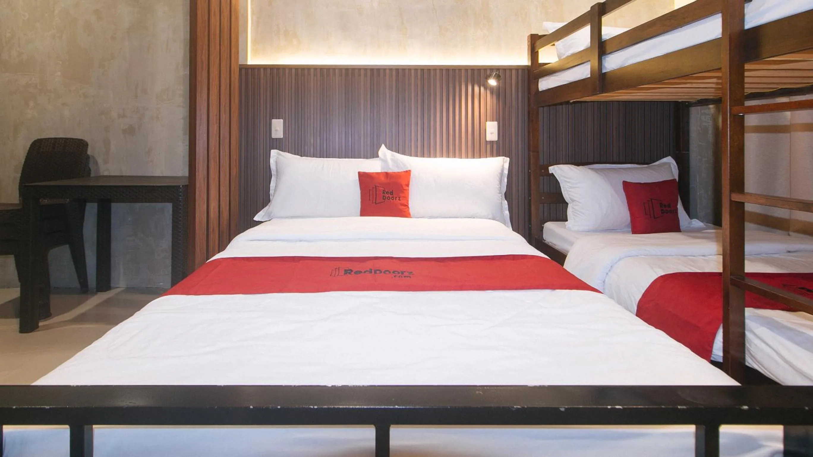 Bed in RedDoorz at MBB Room NAIA 2