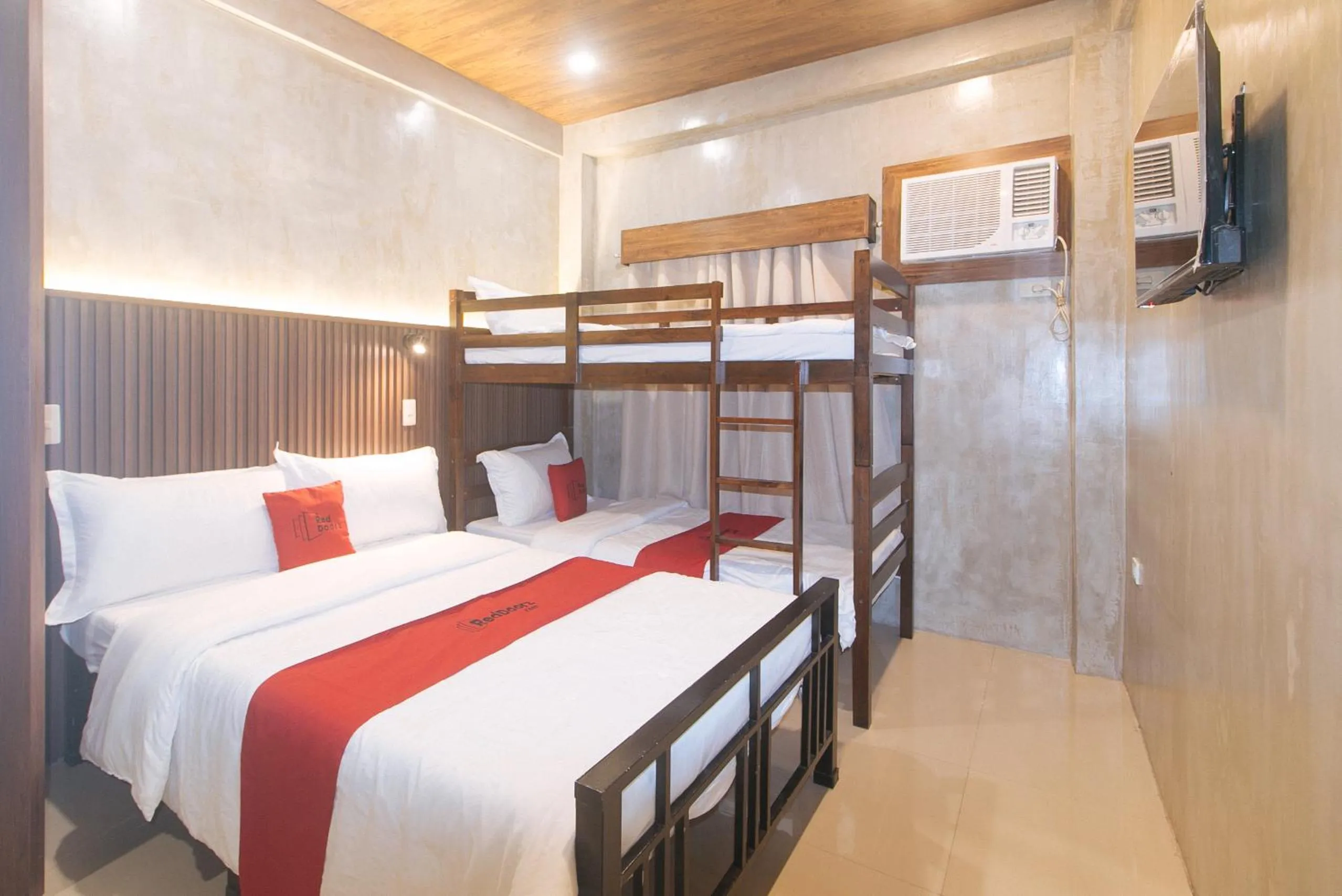 Bed in RedDoorz at MBB Room NAIA 2