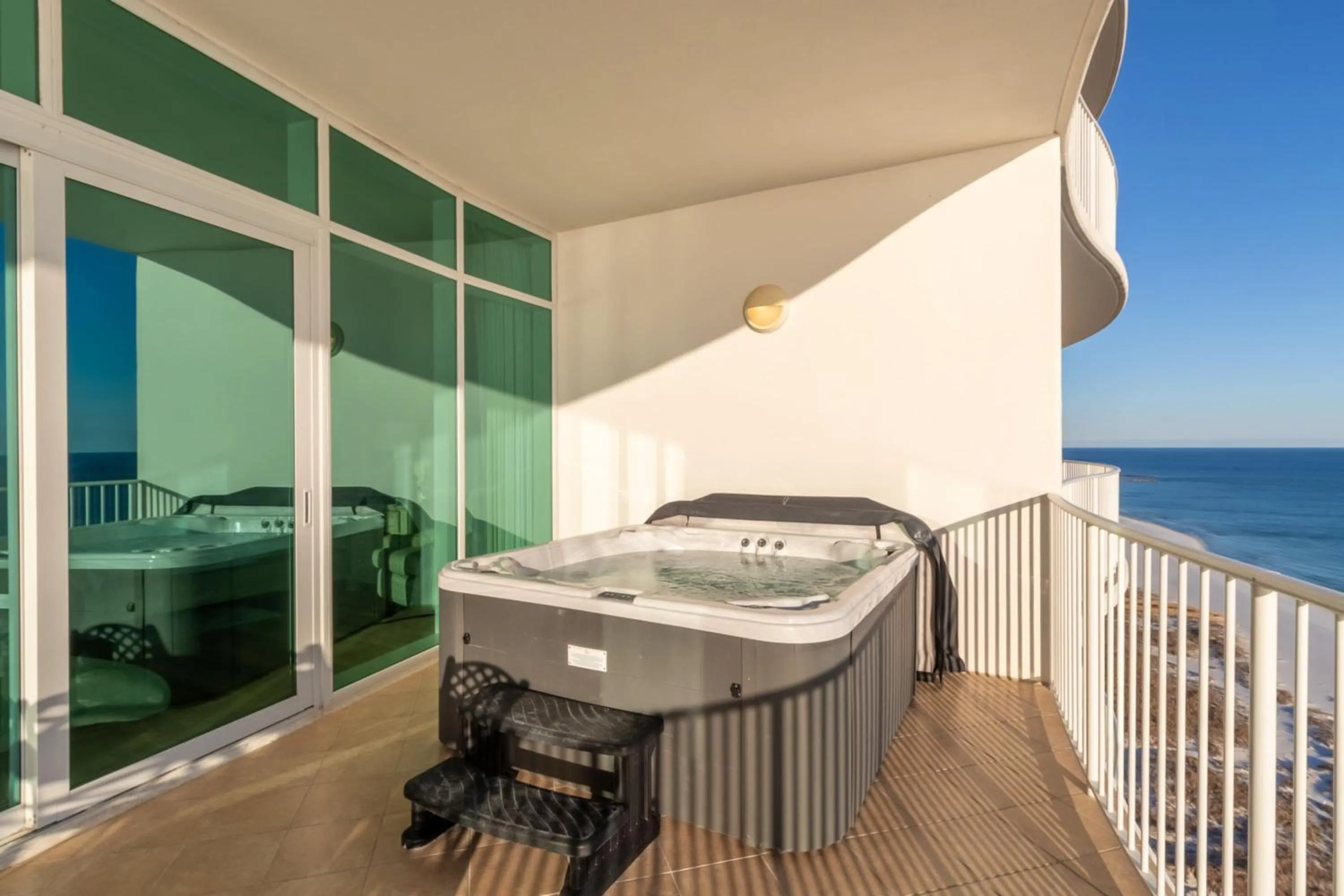 Hot Tub in Turquoise 1908C