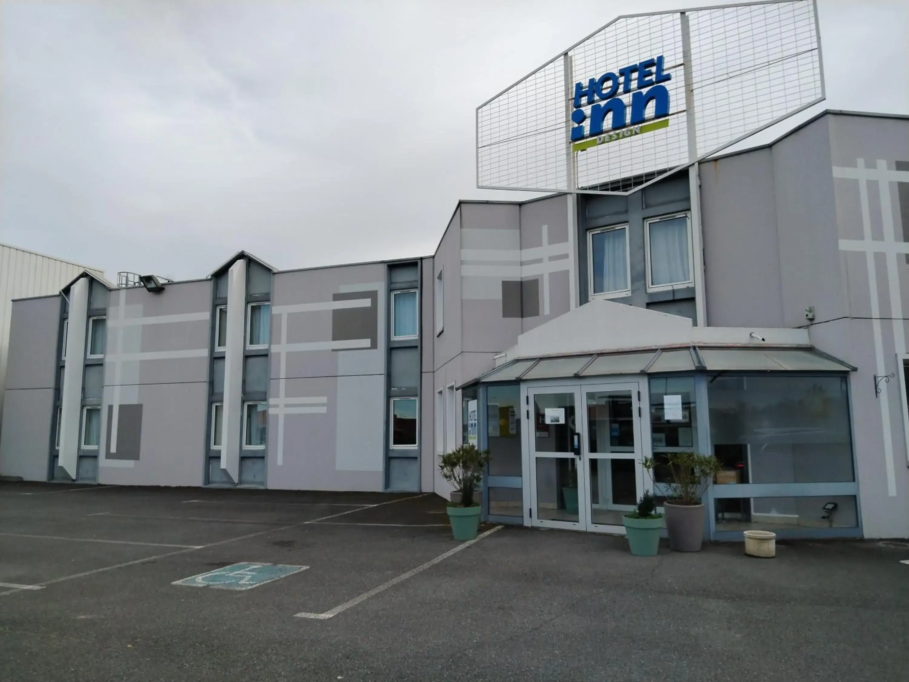 Property building in Hotel Inn Design Montluçon Property building in Hotel Inn Design Montluçon