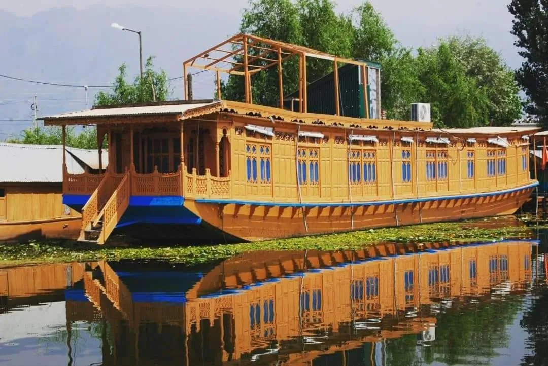 Property building in Dilshad Houseboats