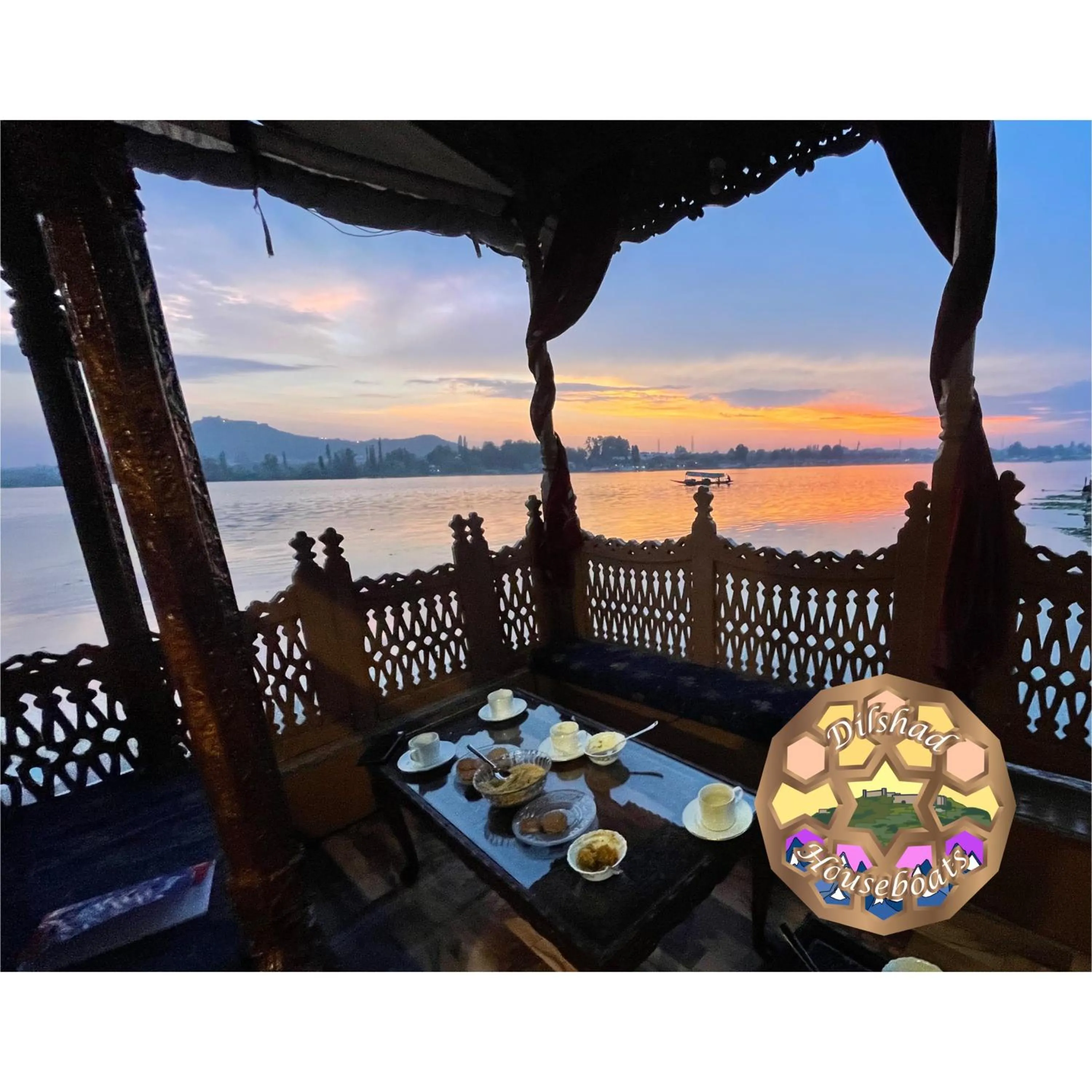 Sunset in Dilshad Houseboats