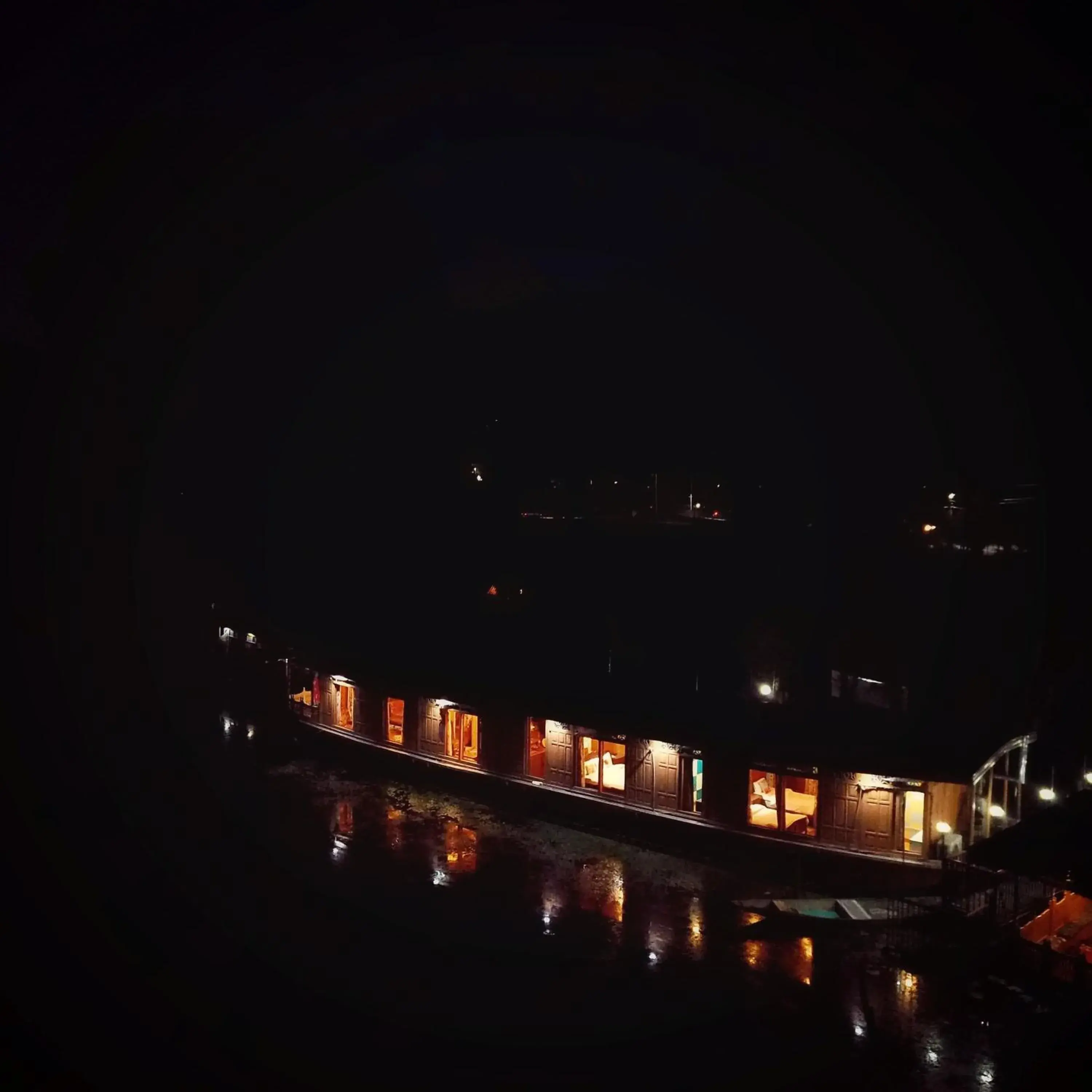 Property building in Dilshad Houseboats Property building in Dilshad Houseboats