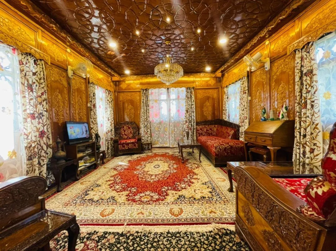 Living room, Bed in Dilshad Houseboats