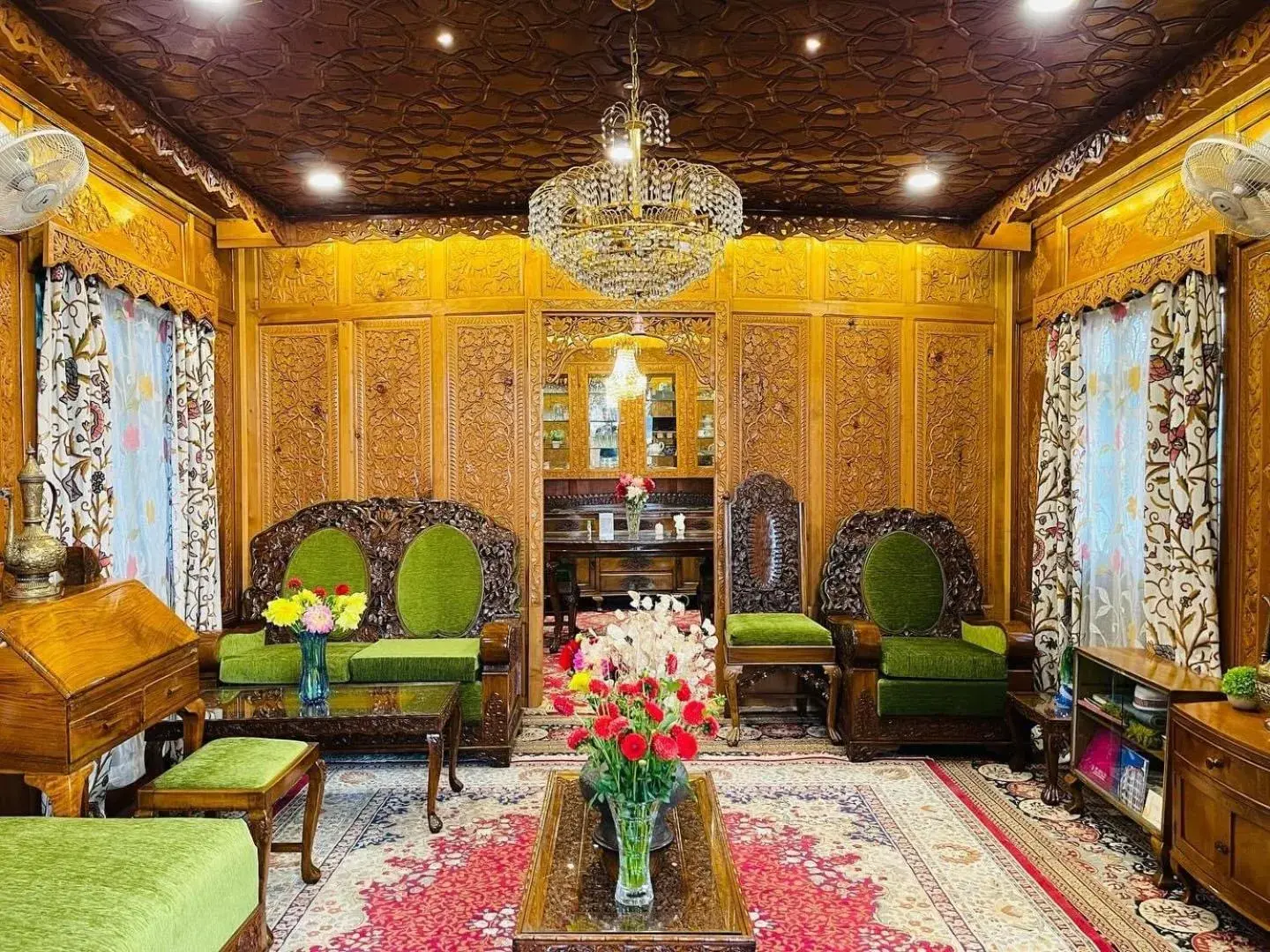 Living room in Dilshad Houseboats Living room in Dilshad Houseboats