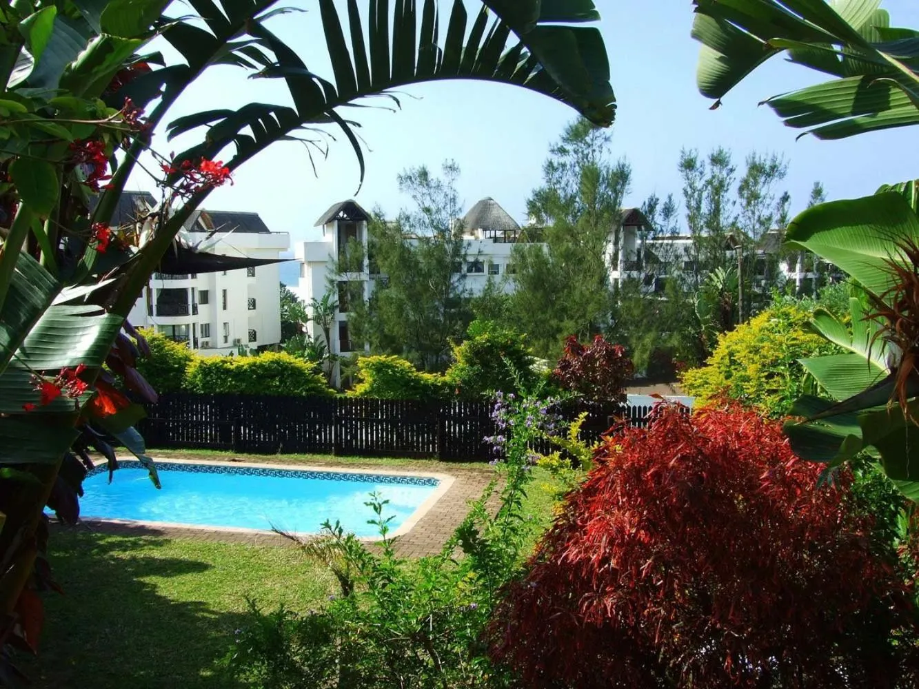 Garden in Boathouse Bed and Biscuit - Upper Deck