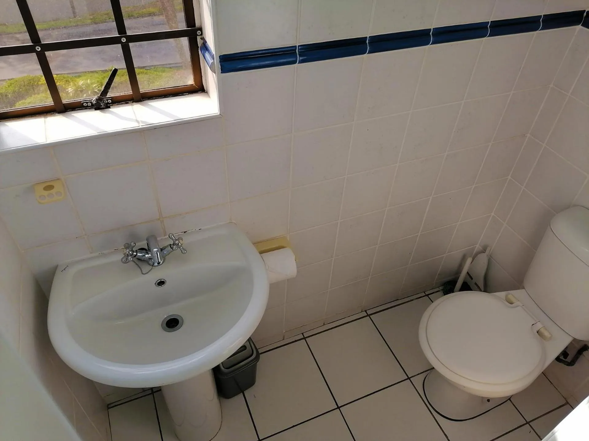 Bathroom in Boathouse Bed and Biscuit - Upper Deck