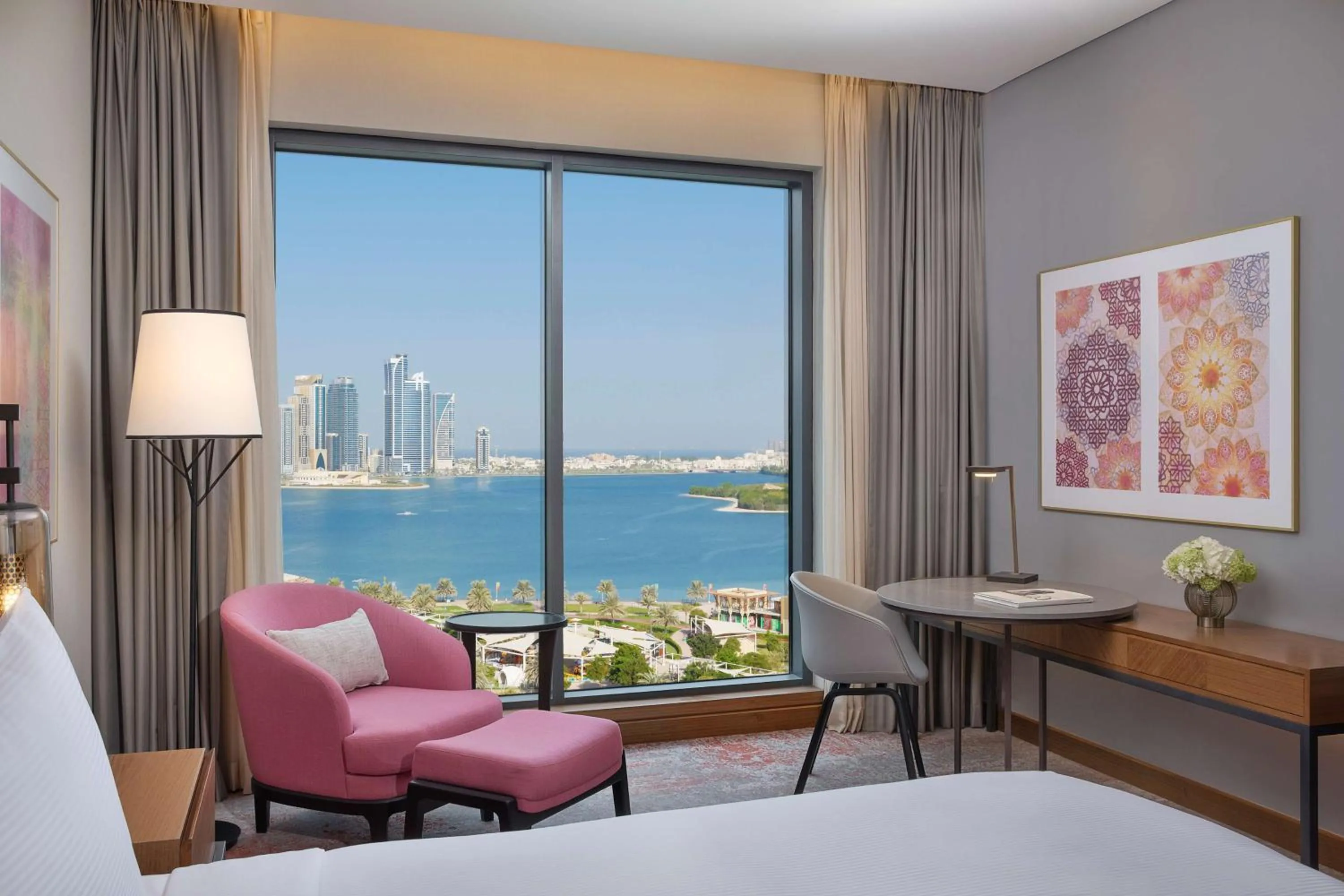 Bedroom, Bed in DoubleTree by Hilton Sharjah Waterfront Hotel And Residences