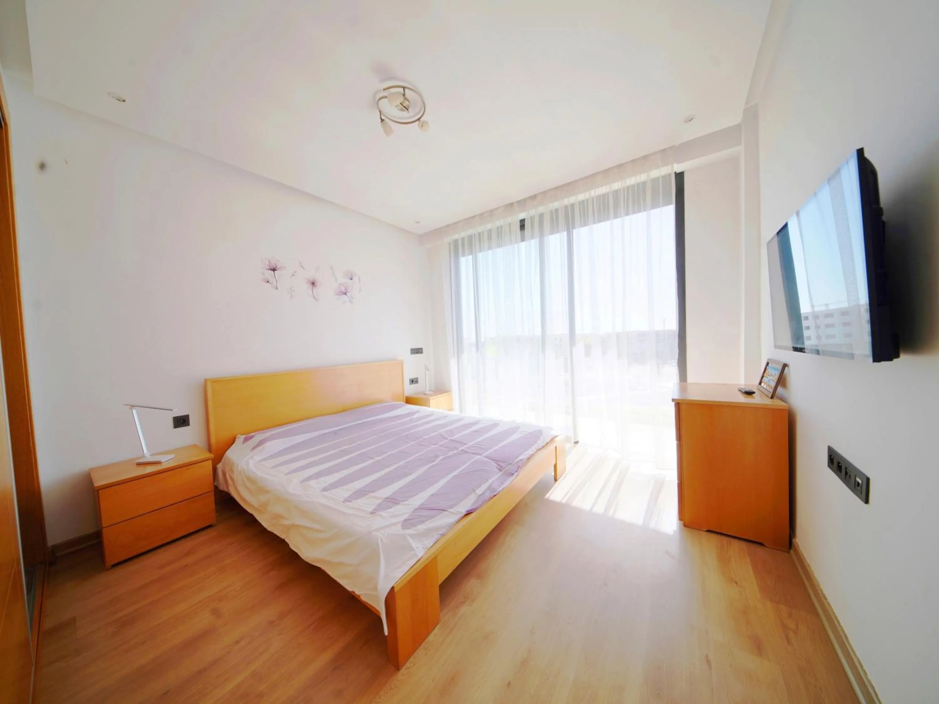 Bedroom, Bed in Geronticus apartment