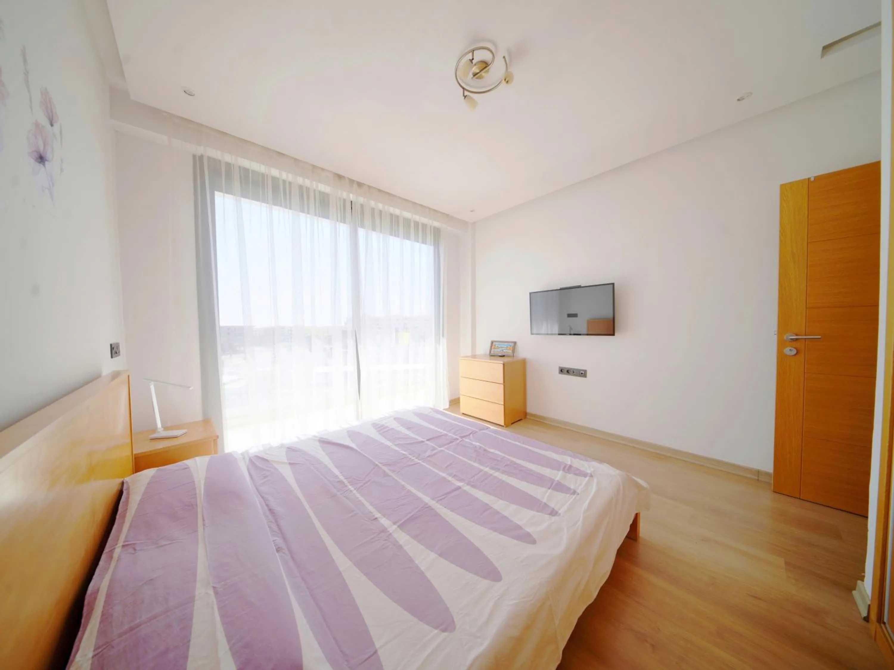 Bedroom, Bed in Geronticus apartment