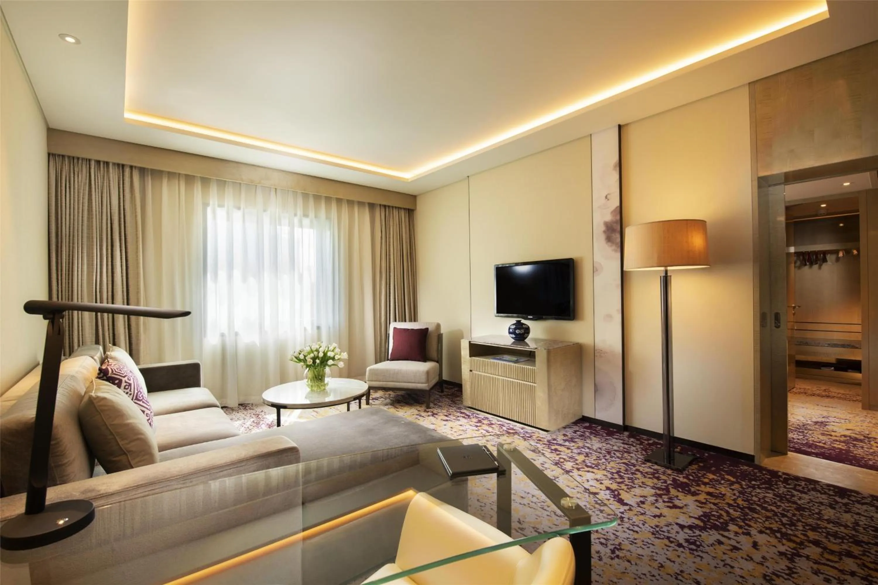 Photo of the whole room, Bed in Kempinski Hotel Beijing Yansha Center