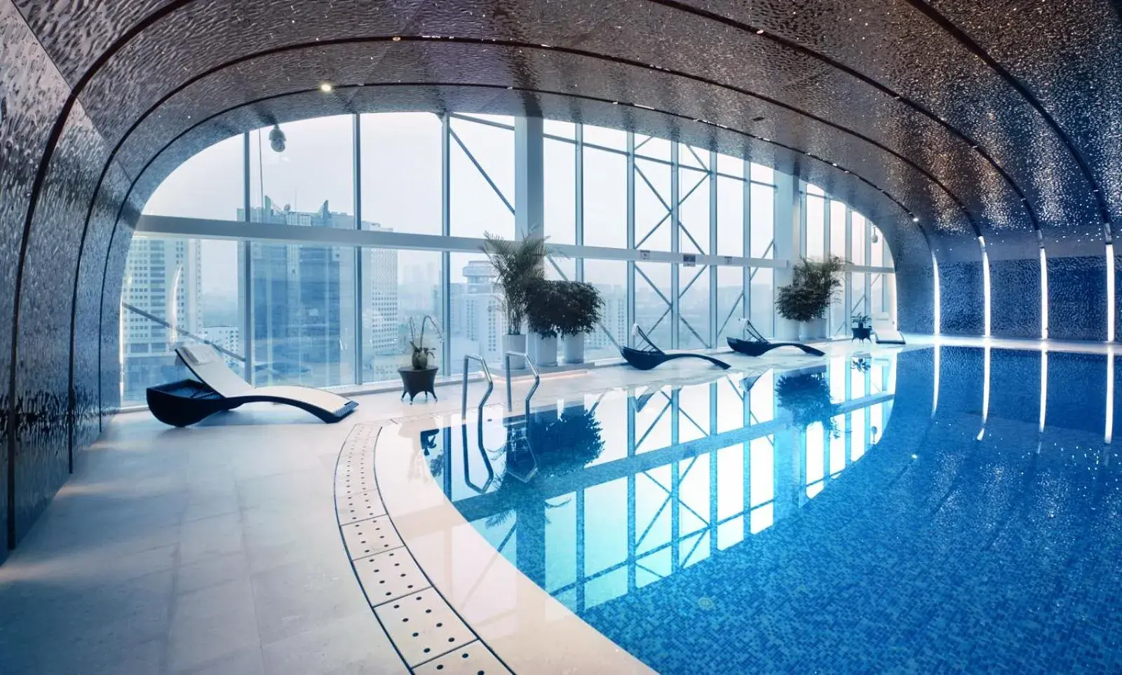 Swimming pool in Kempinski Hotel Beijing Yansha Center Swimming pool in Kempinski Hotel Beijing Yansha Center