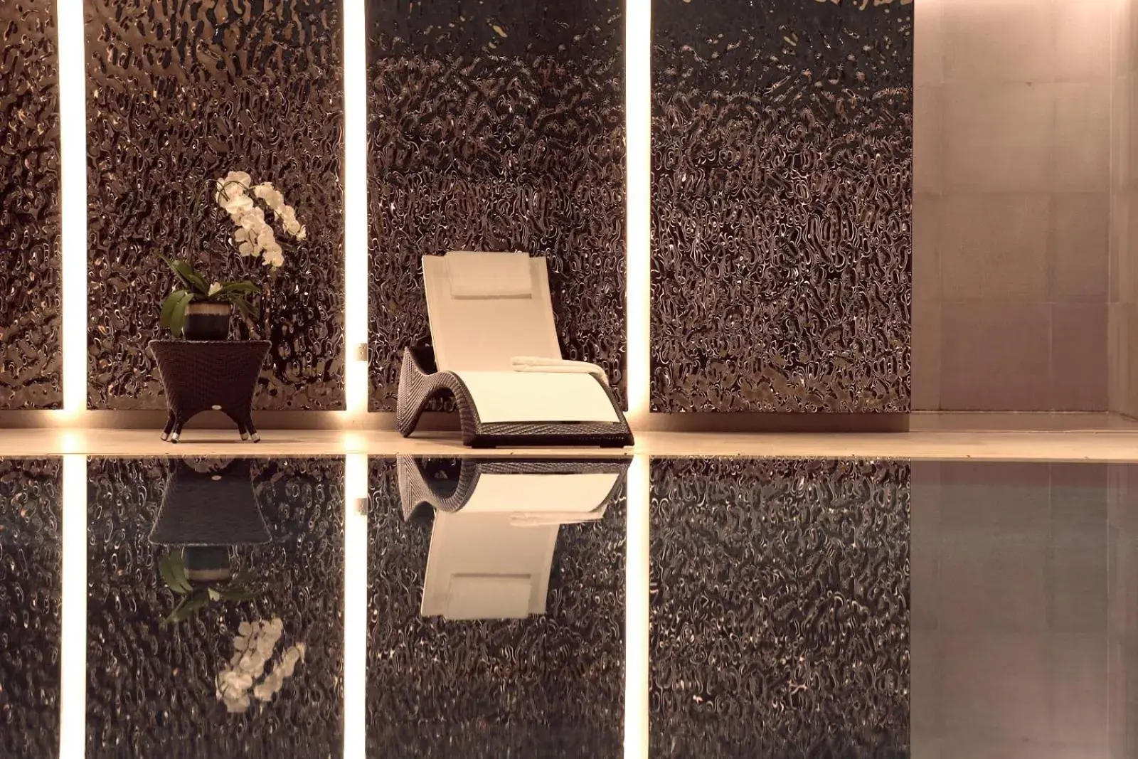 Swimming pool in Kempinski Hotel Beijing Yansha Center Swimming pool in Kempinski Hotel Beijing Yansha Center