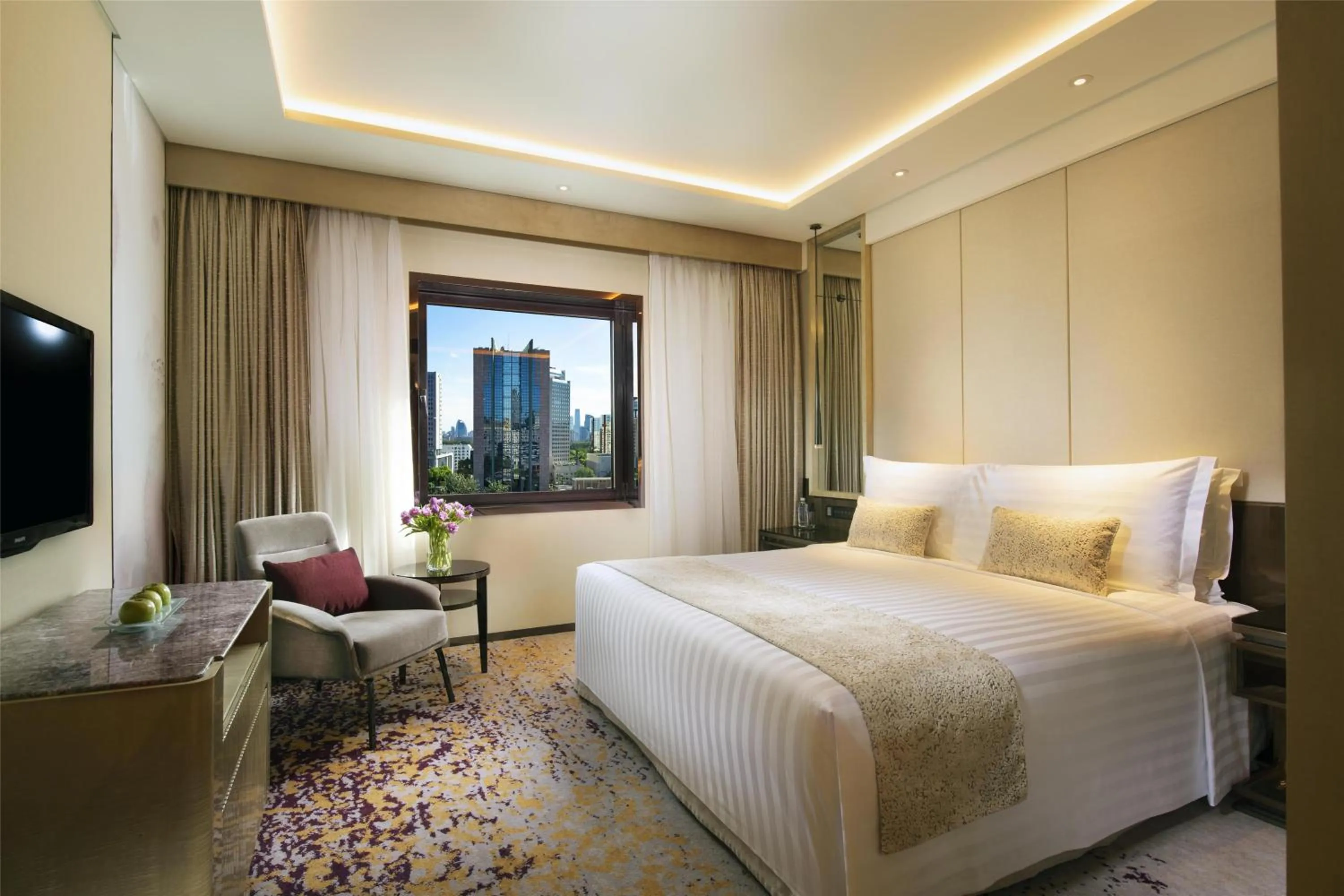 Photo of the whole room, Bed in Kempinski Hotel Beijing Yansha Center