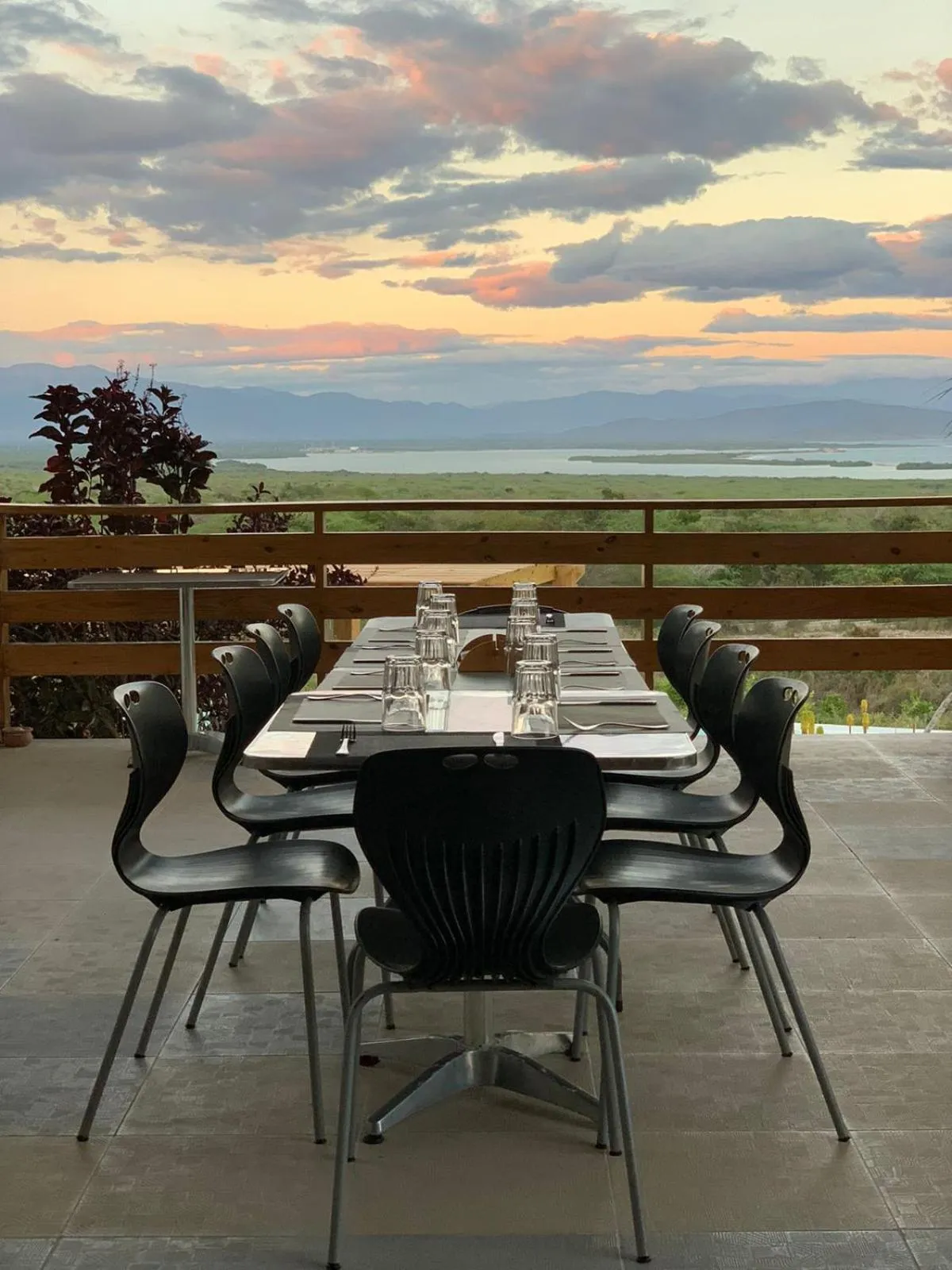 Restaurant/places to eat in Altos de la Caobita