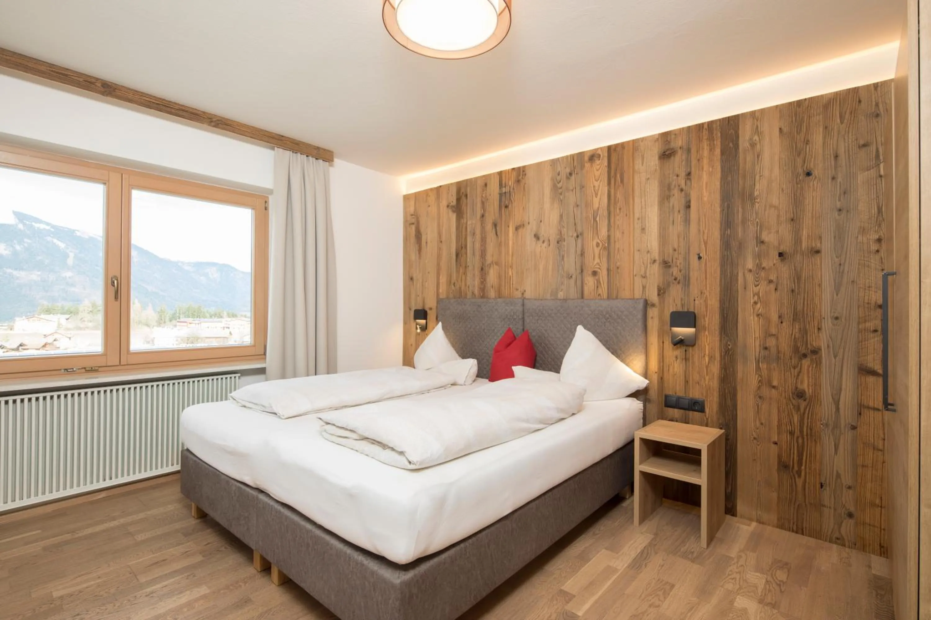 Bed in Angerer Alpine Suiten und Familienappartements Tirol