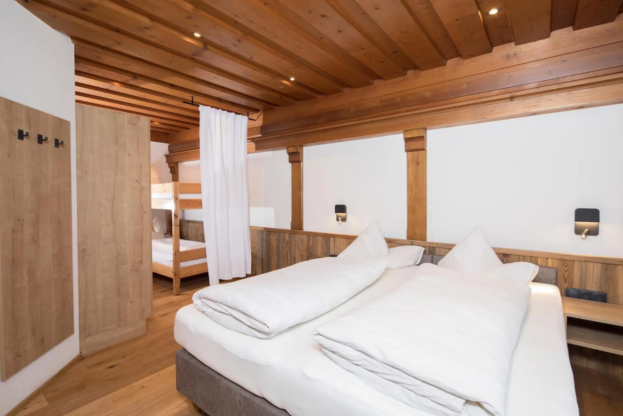 Bed in Angerer Alpine Suiten und Familienappartements Tirol