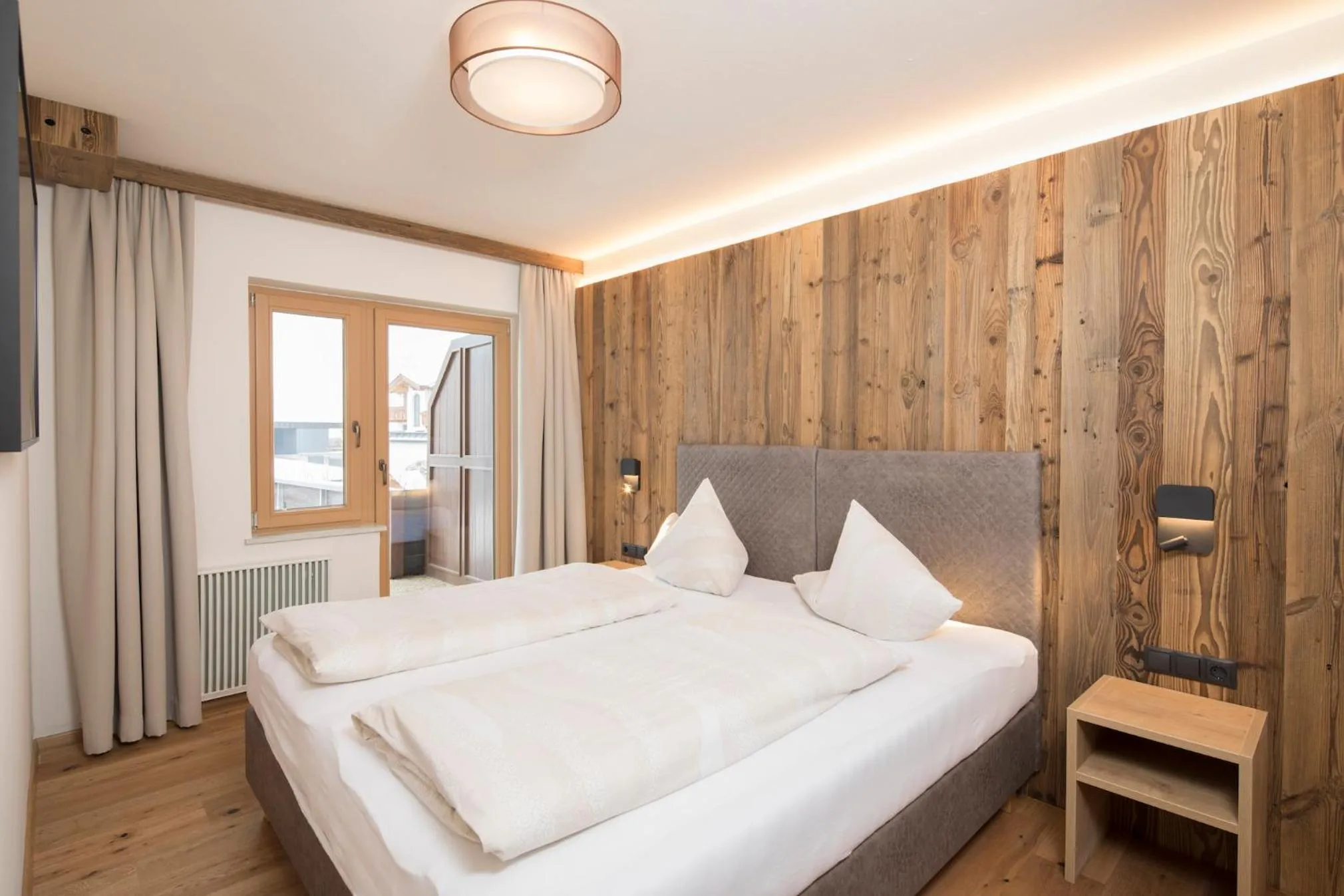 Bed in Angerer Alpine Suiten und Familienappartements Tirol