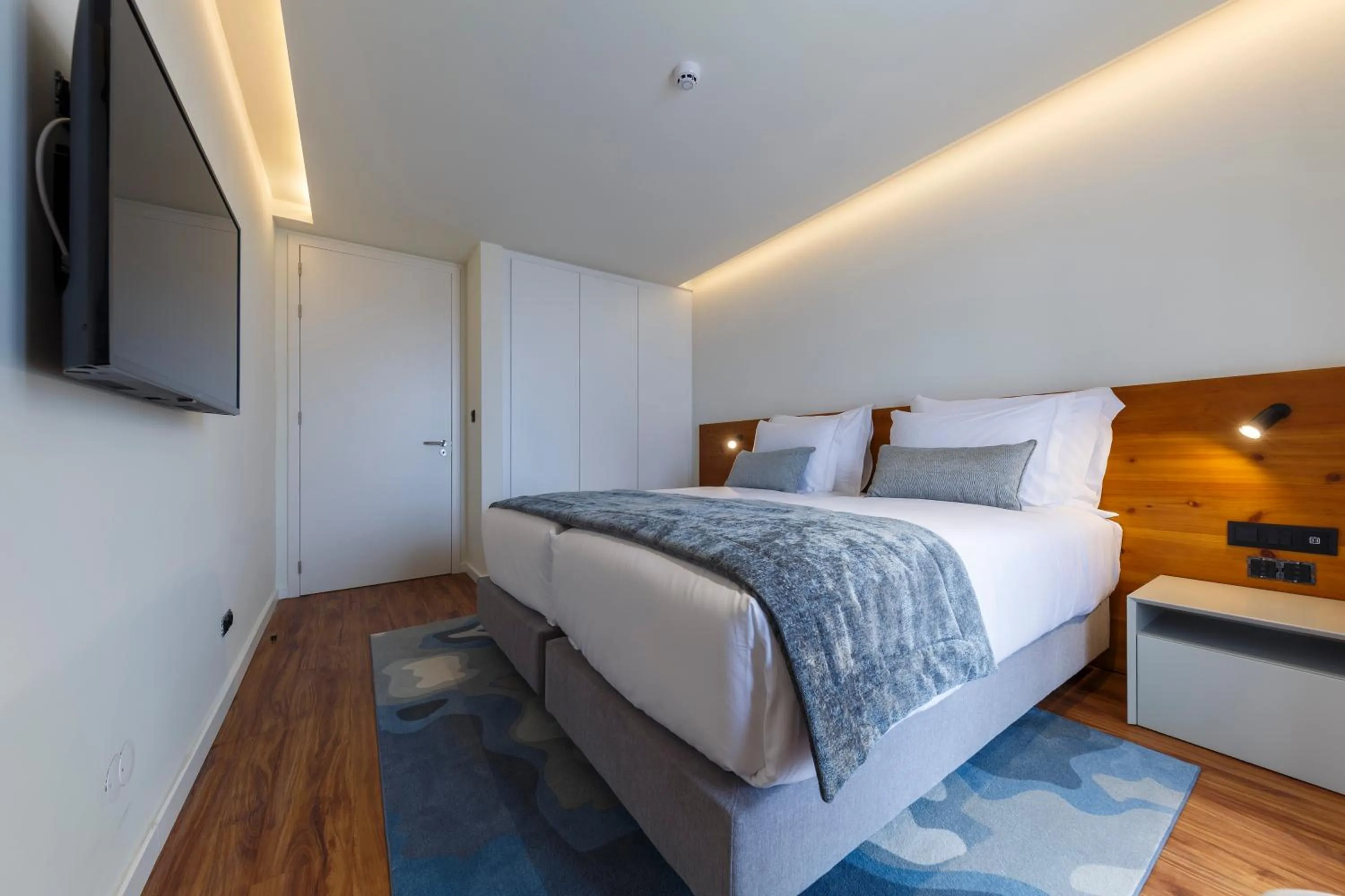Bed in The Shipyard - Angra