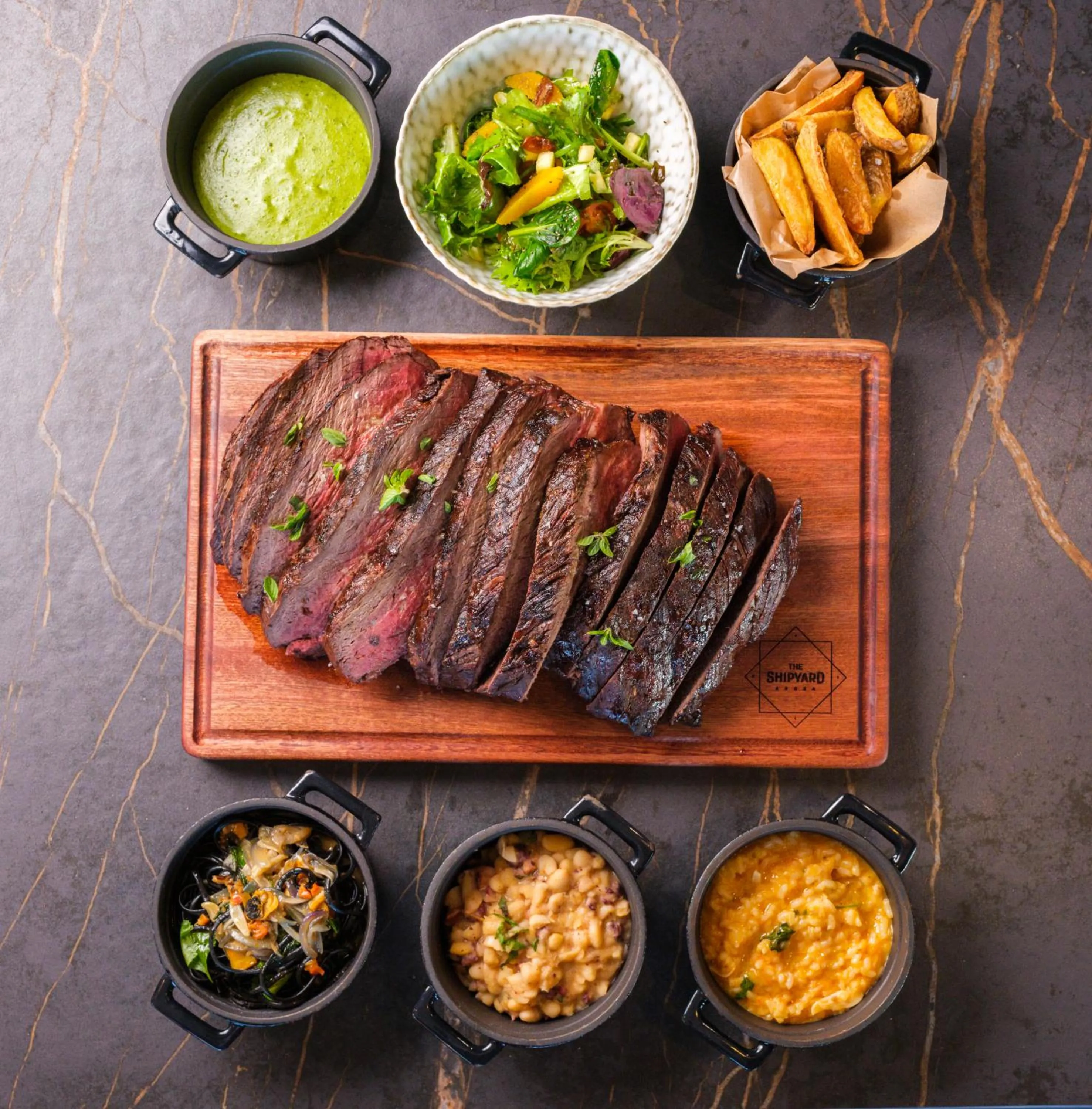 Restaurant/places to eat in The Shipyard - Angra