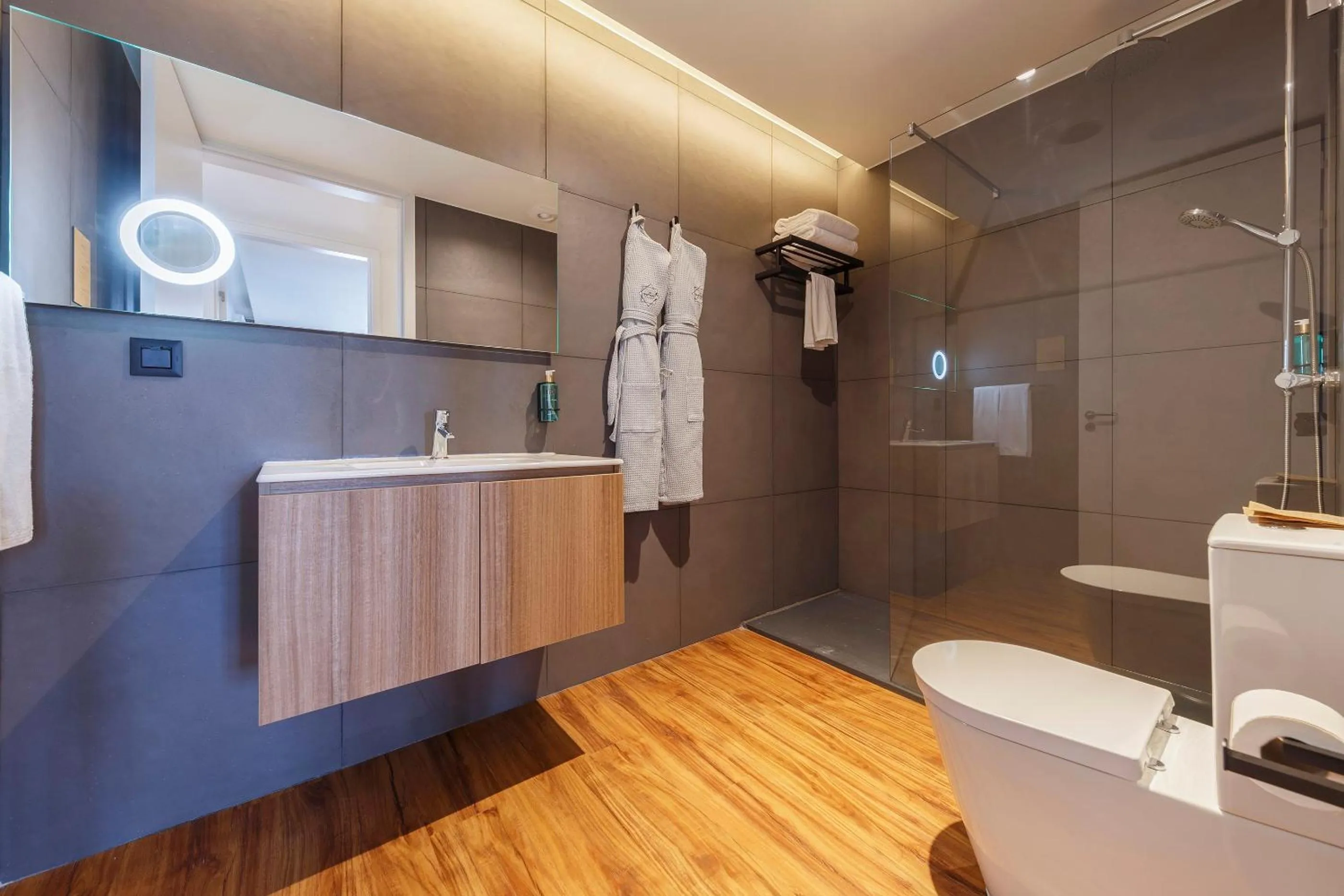 Bathroom in The Shipyard - Angra