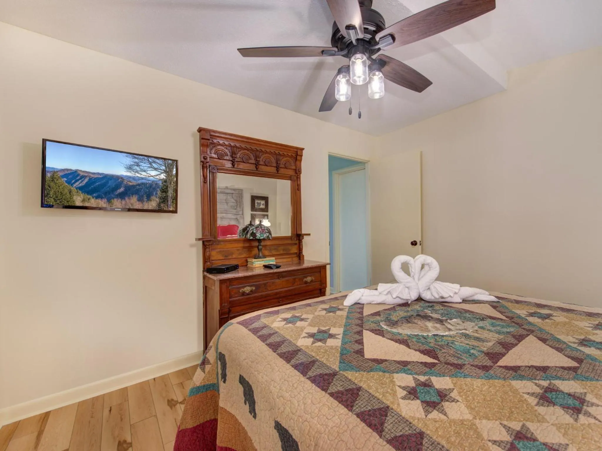 Bedroom in Mountain Memories