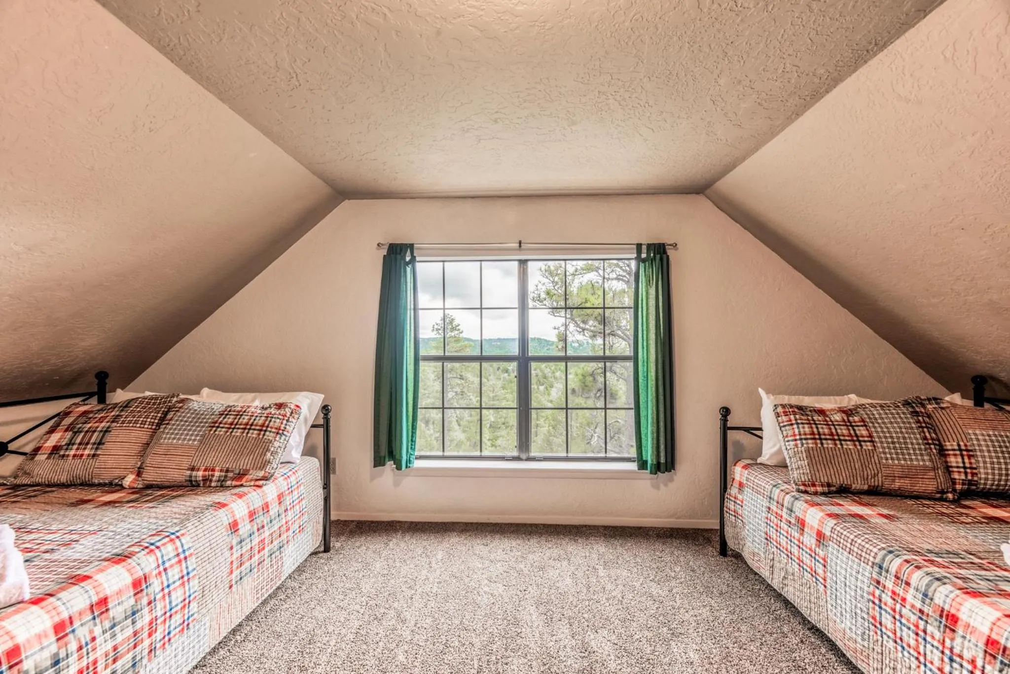 Property building, Bed in Four Cubs