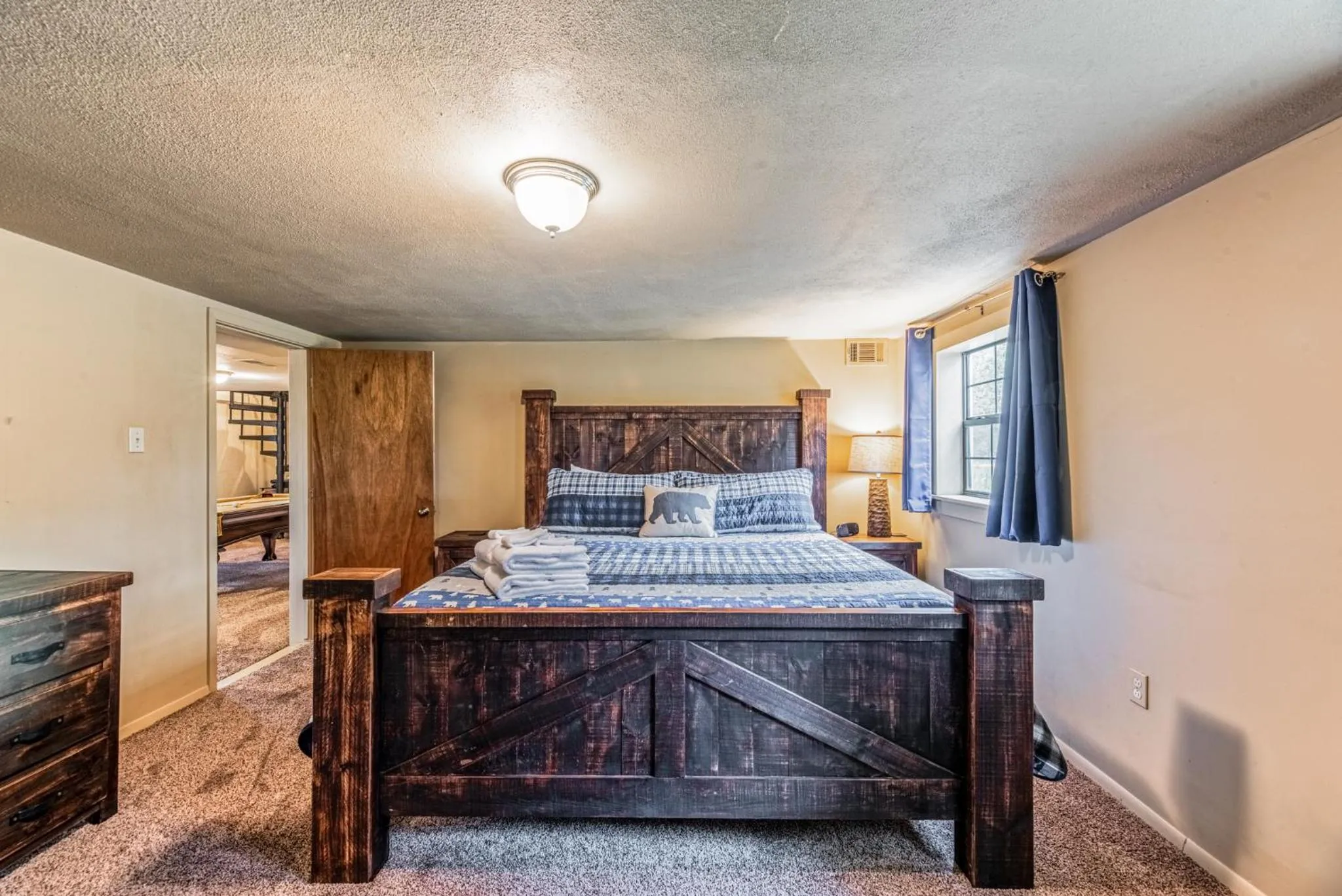 Property building, Bed in Four Cubs