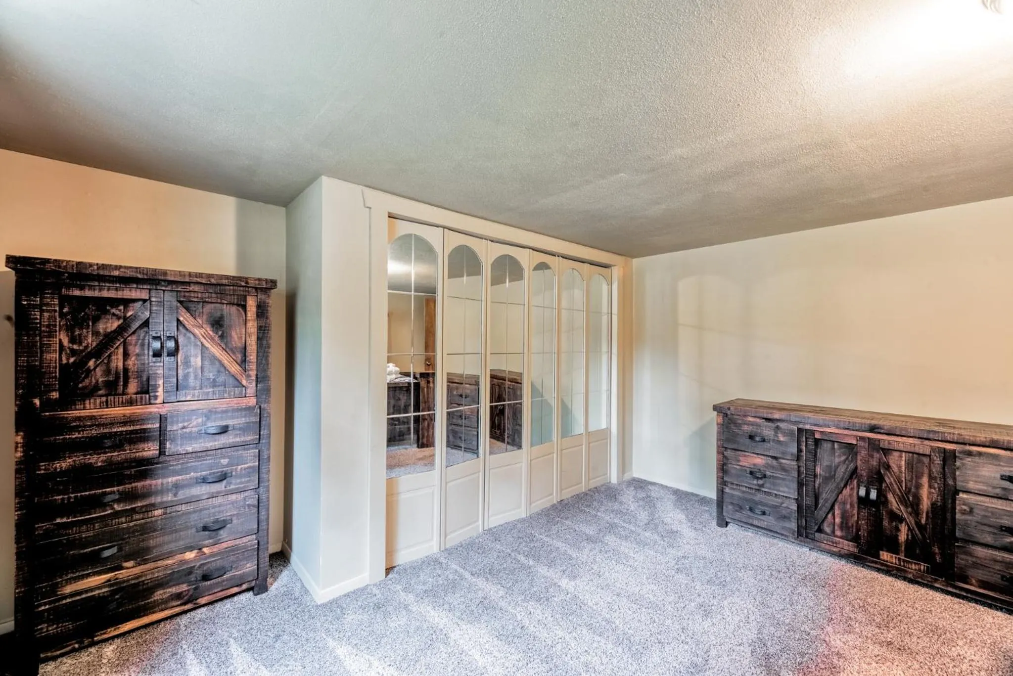 Bedroom, Bed in Four Cubs