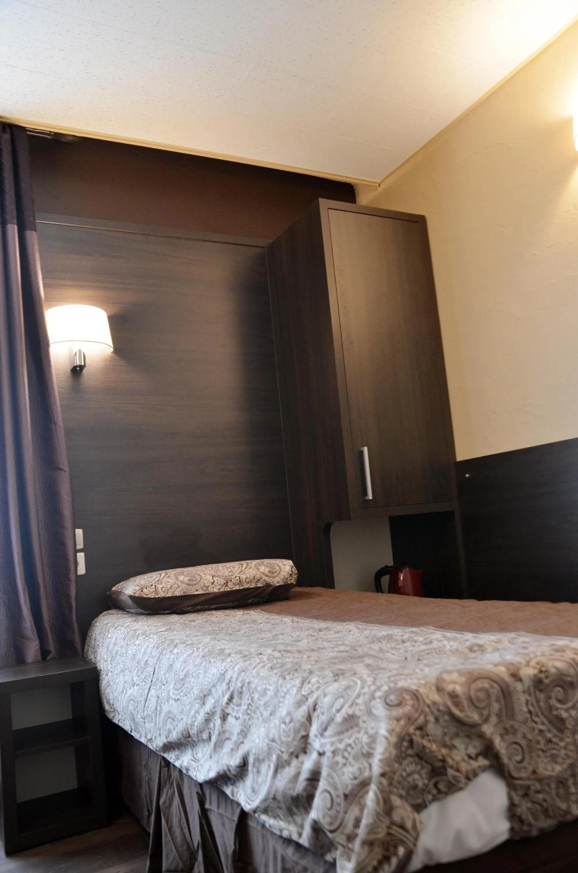 Photo of the whole room, Bed in Hôtel du Parc