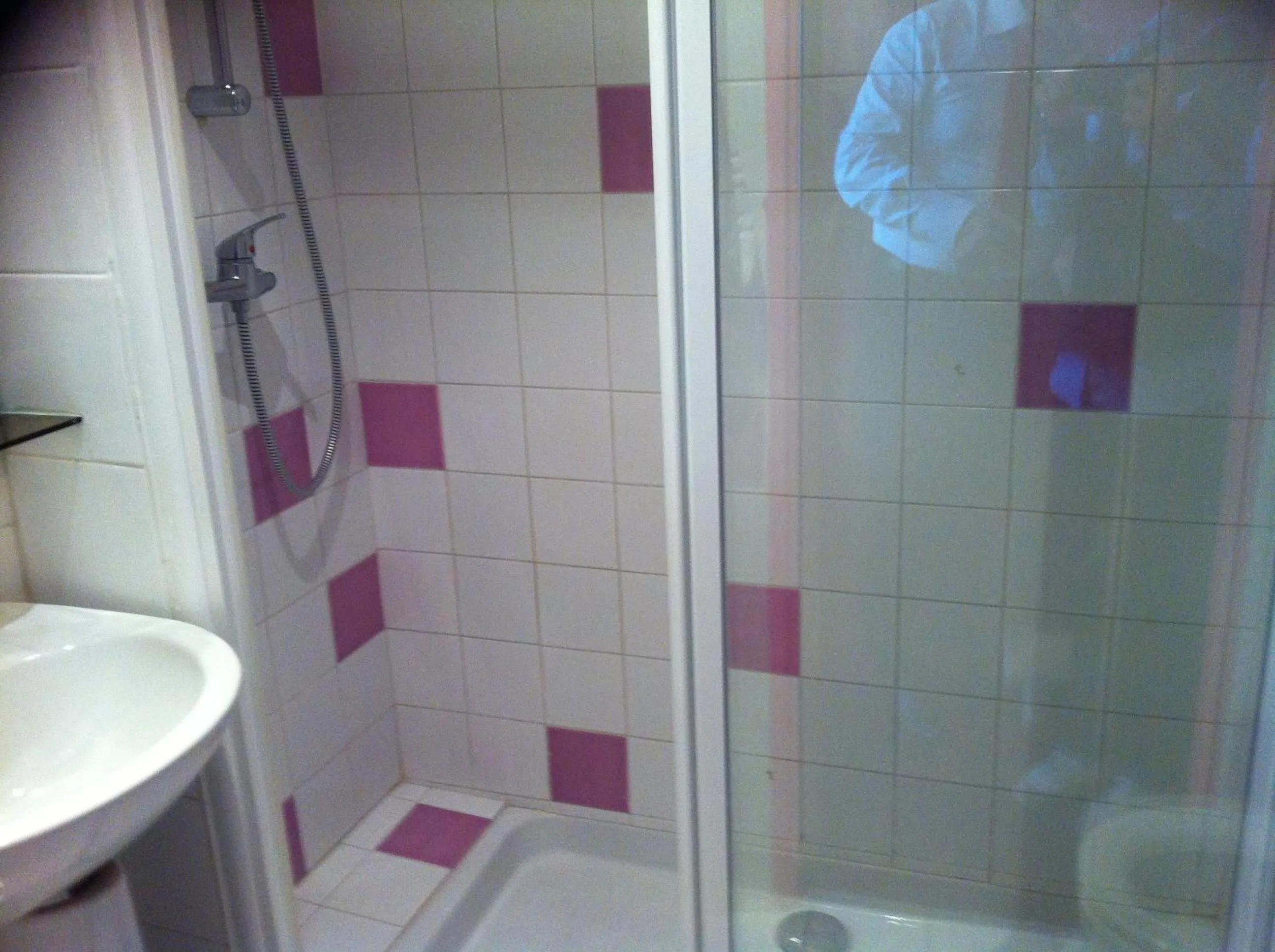 Bathroom in Hôtel du Parc